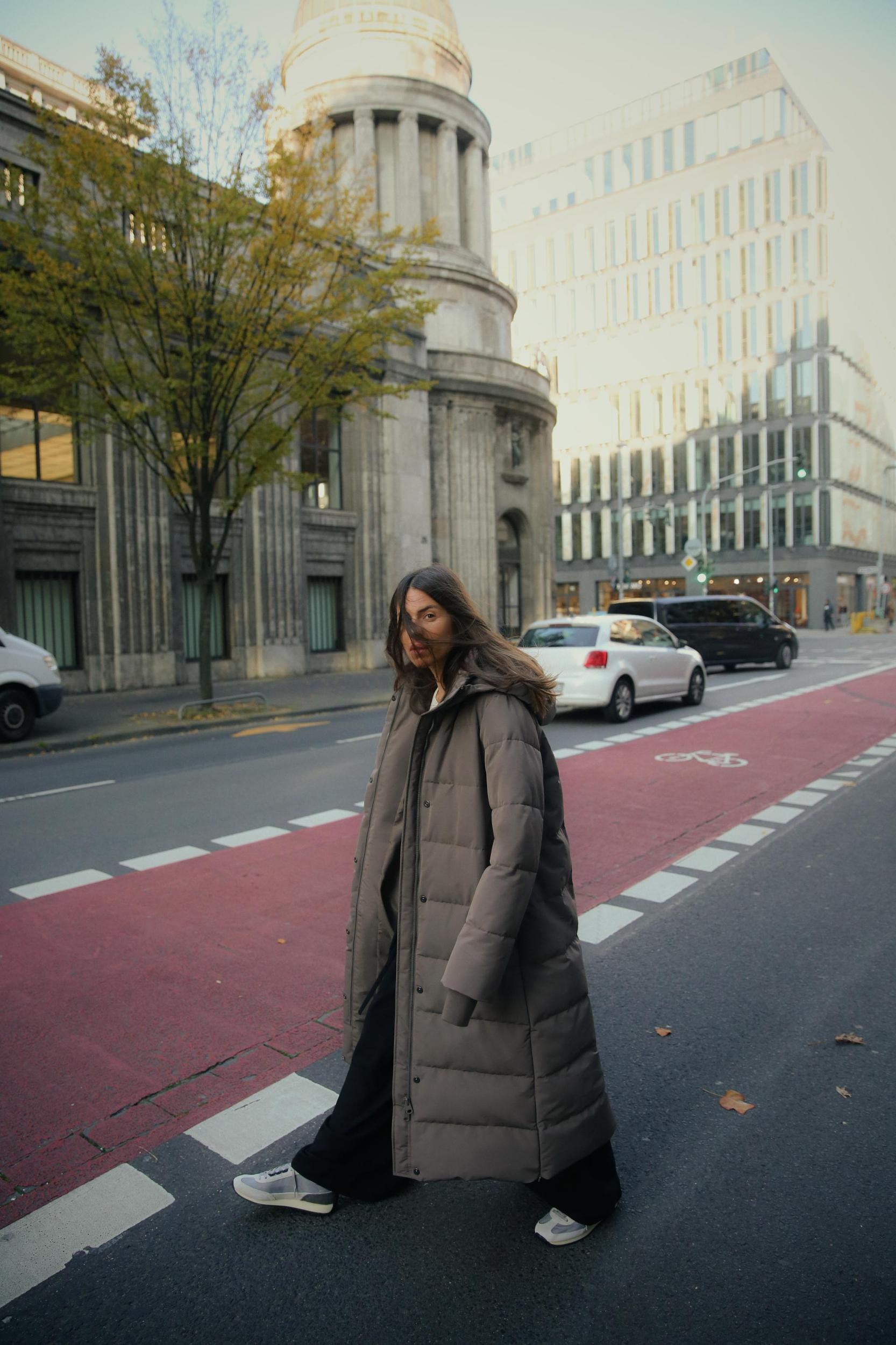 WATER AND WIND PROTECTION LONGLINE HOODED DOWN JACKET Product Image