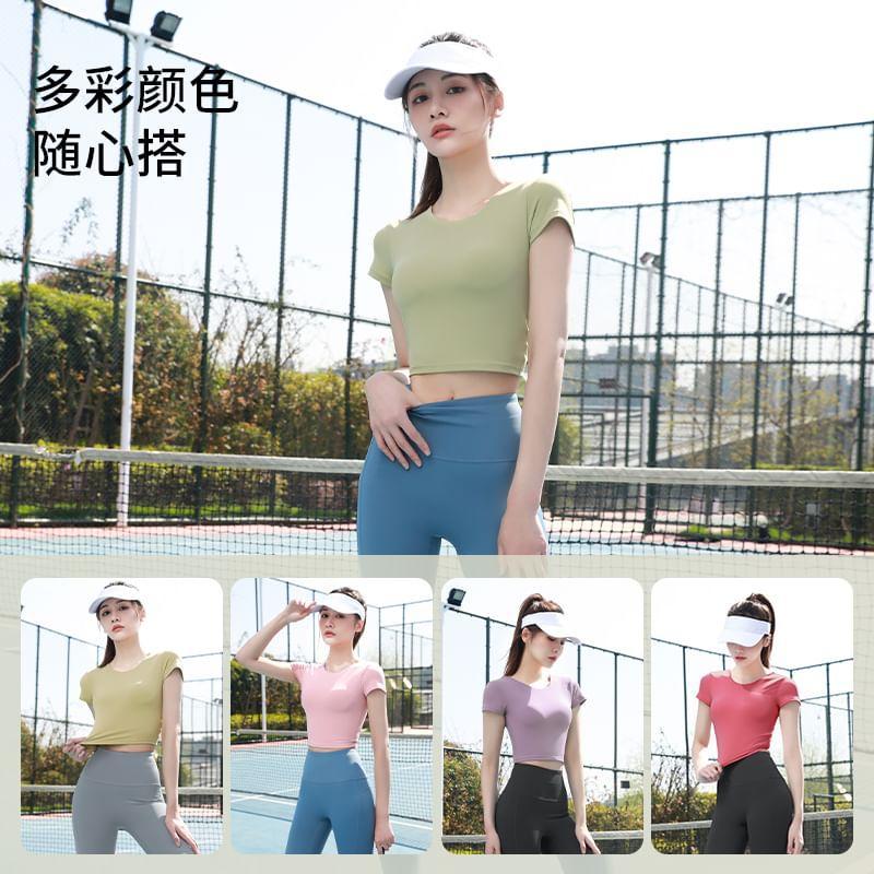 Short-Sleeve Plain Open Back Sports Crop Top / High Waist Cropped Yoga Pants / Set Product Image