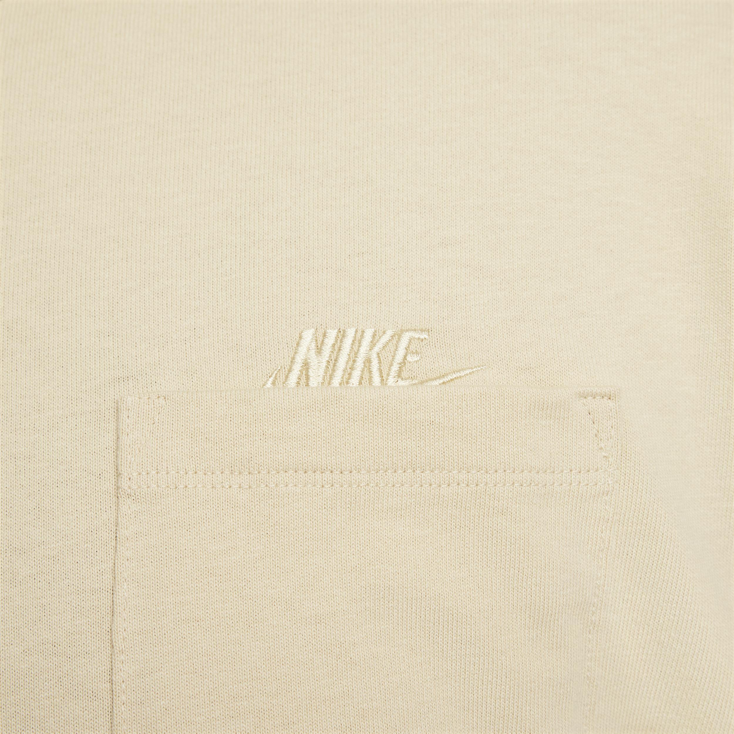 Nike Sportswear Premium Essentials Men's Long-Sleeve Pocket T-Shirt Product Image