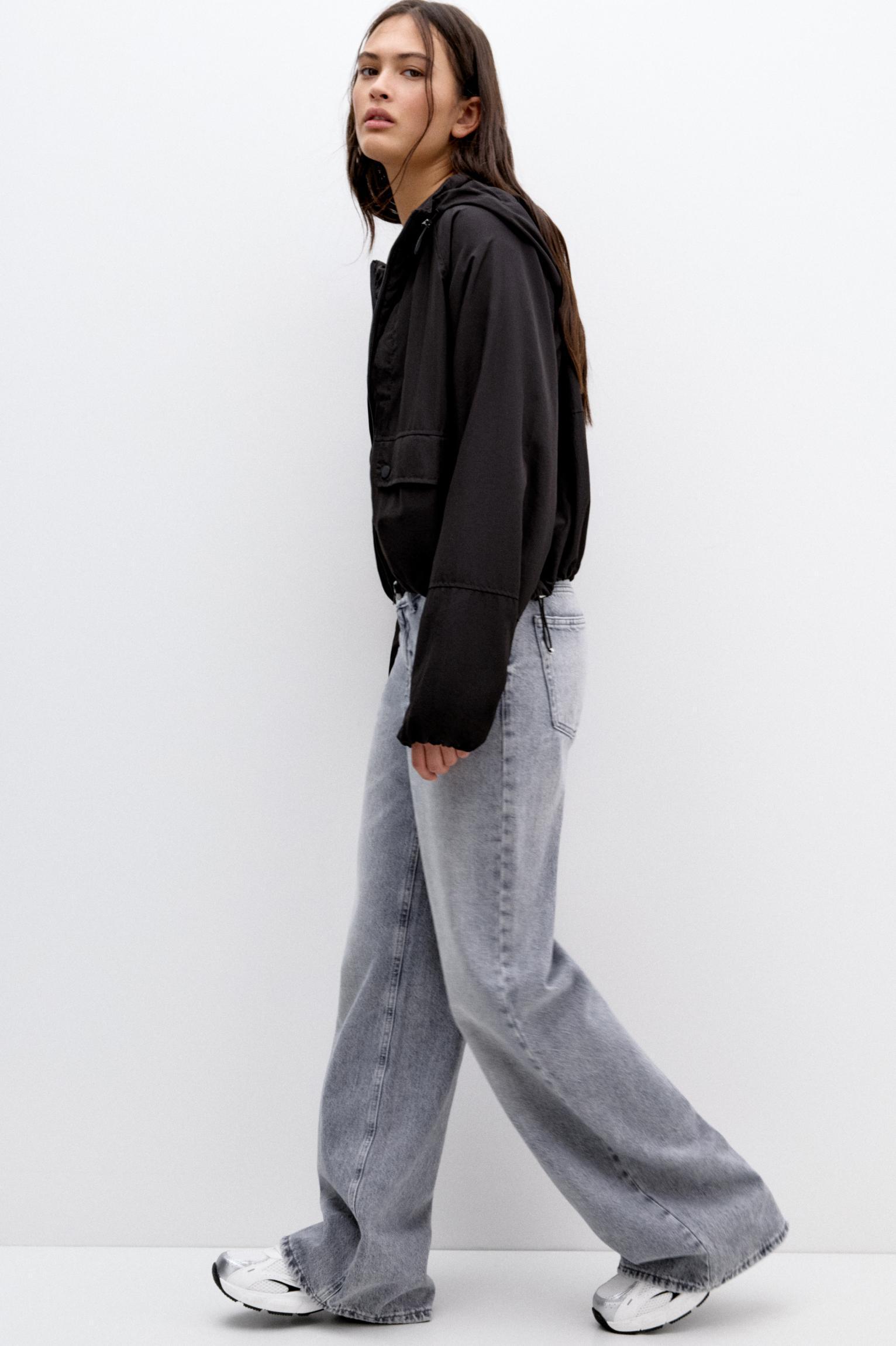 Short lightweight hooded jacket Product Image