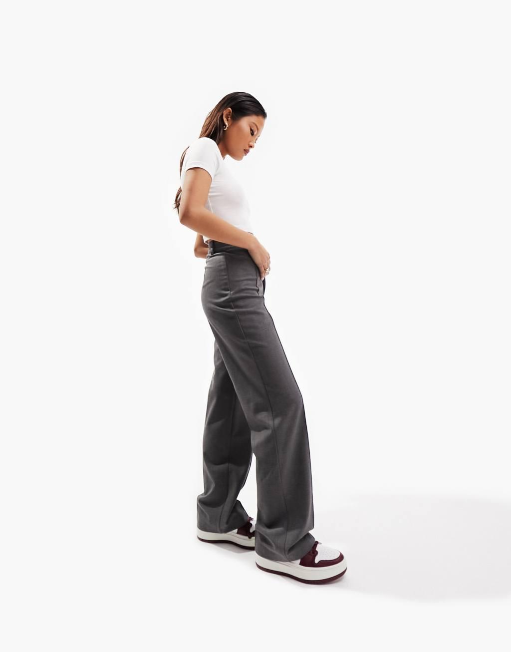 ASOS DESIGN Petite fitted crop t-shirt Product Image