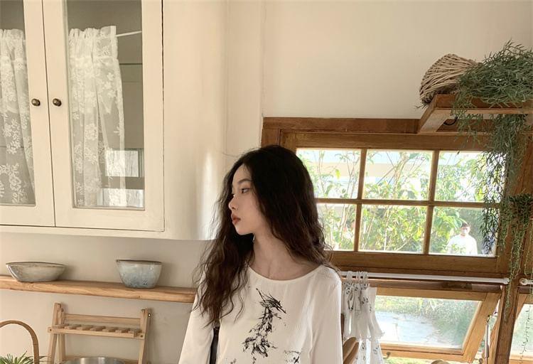 Long-Sleeve Round Neck Print Slim Fit T-Shirt / Low Rise Two Tone Asymmetrical Tiered A-Line Skirt / String Belt / Set Product Image