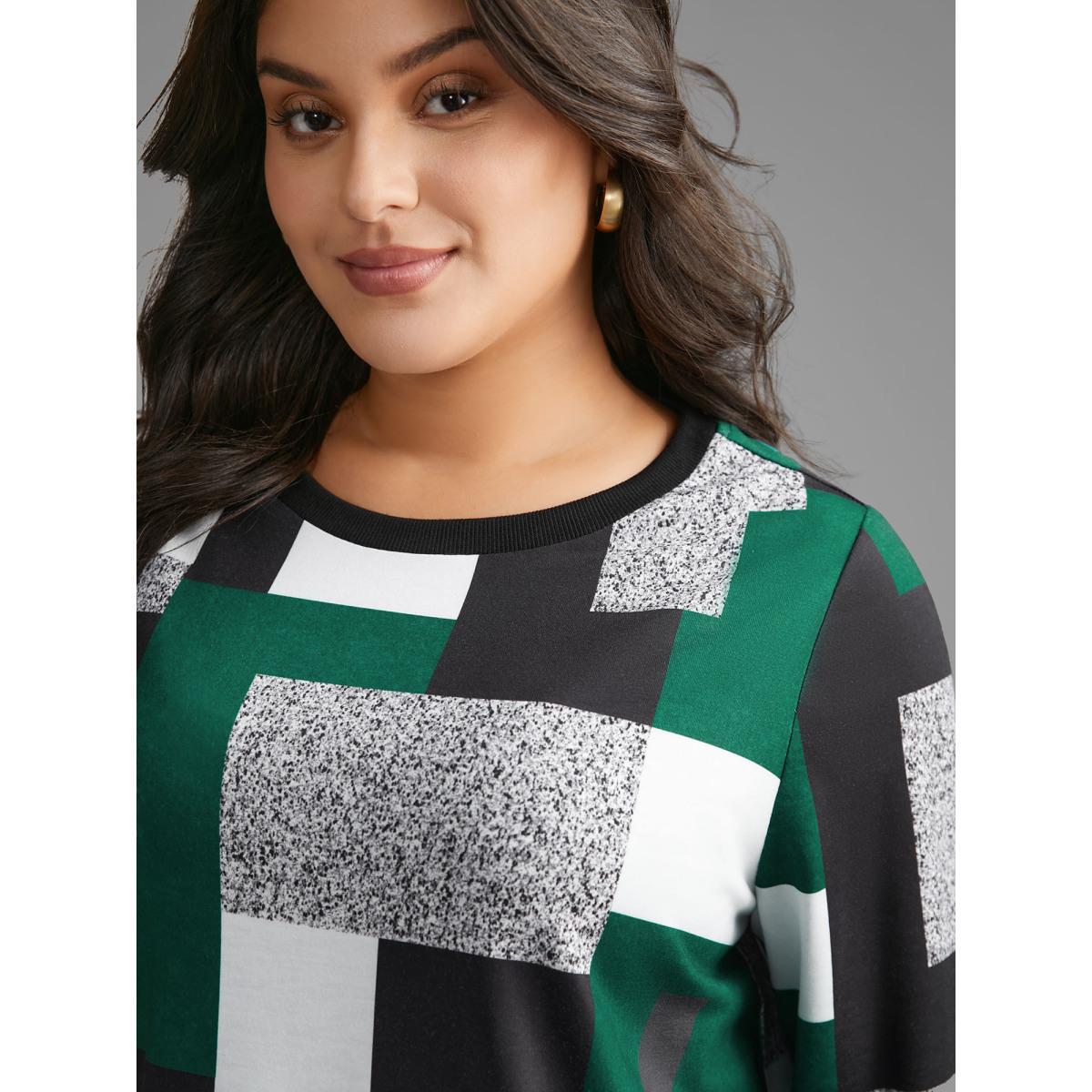 Plus Size Asymmetrical Colorblock Contrast Slit Hem Sweatshirt Women DarkGreen Casual Contrast Loose Round Neck Everyday Sweatshirts BloomChic 28/5X Product Image