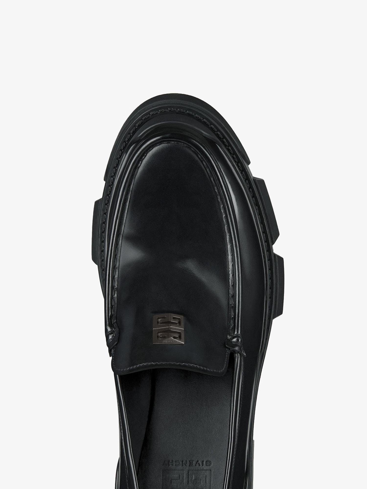 Derbies in leather Product Image