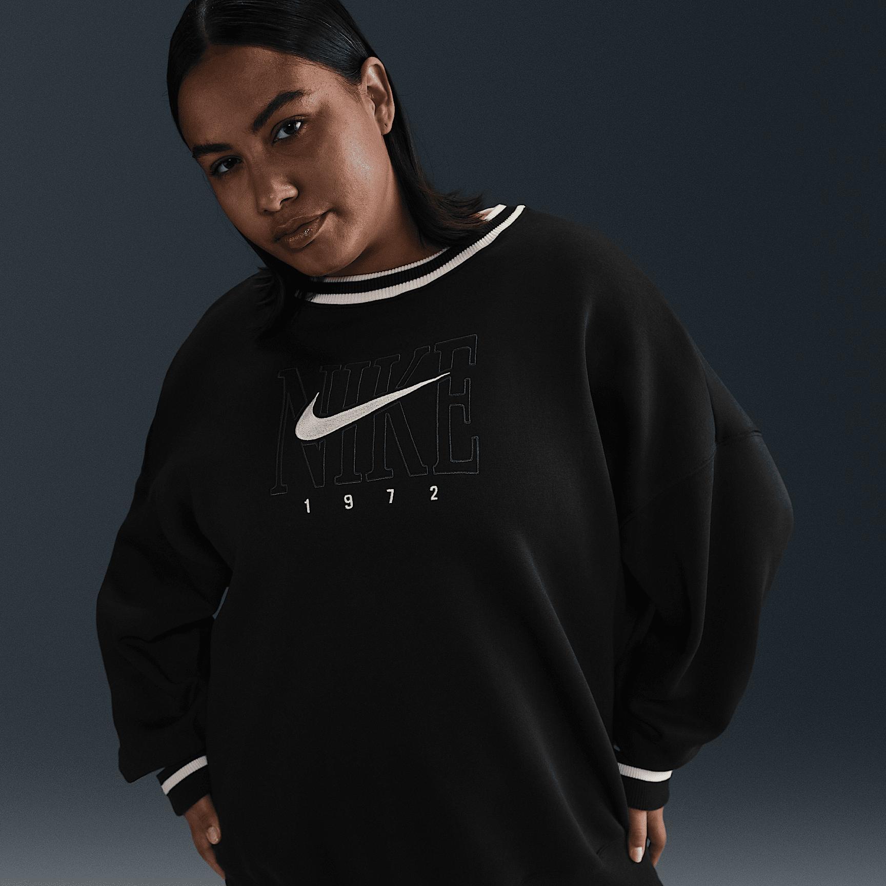 Nike Sportswear Phoenix Fleece Women's Oversized Graphic Crew-Neck Sweatshirt (Plus Size) Product Image