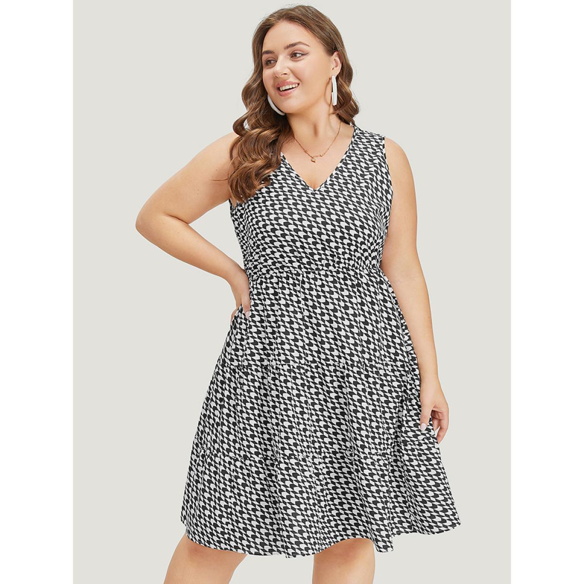 Plus Size Geometric Pocket V Neck Elastic Waist Sleeveless Dress Black Women Elegant V-neck Sleeveless Curvy Knee Dress BloomChic 26/4X Product Image