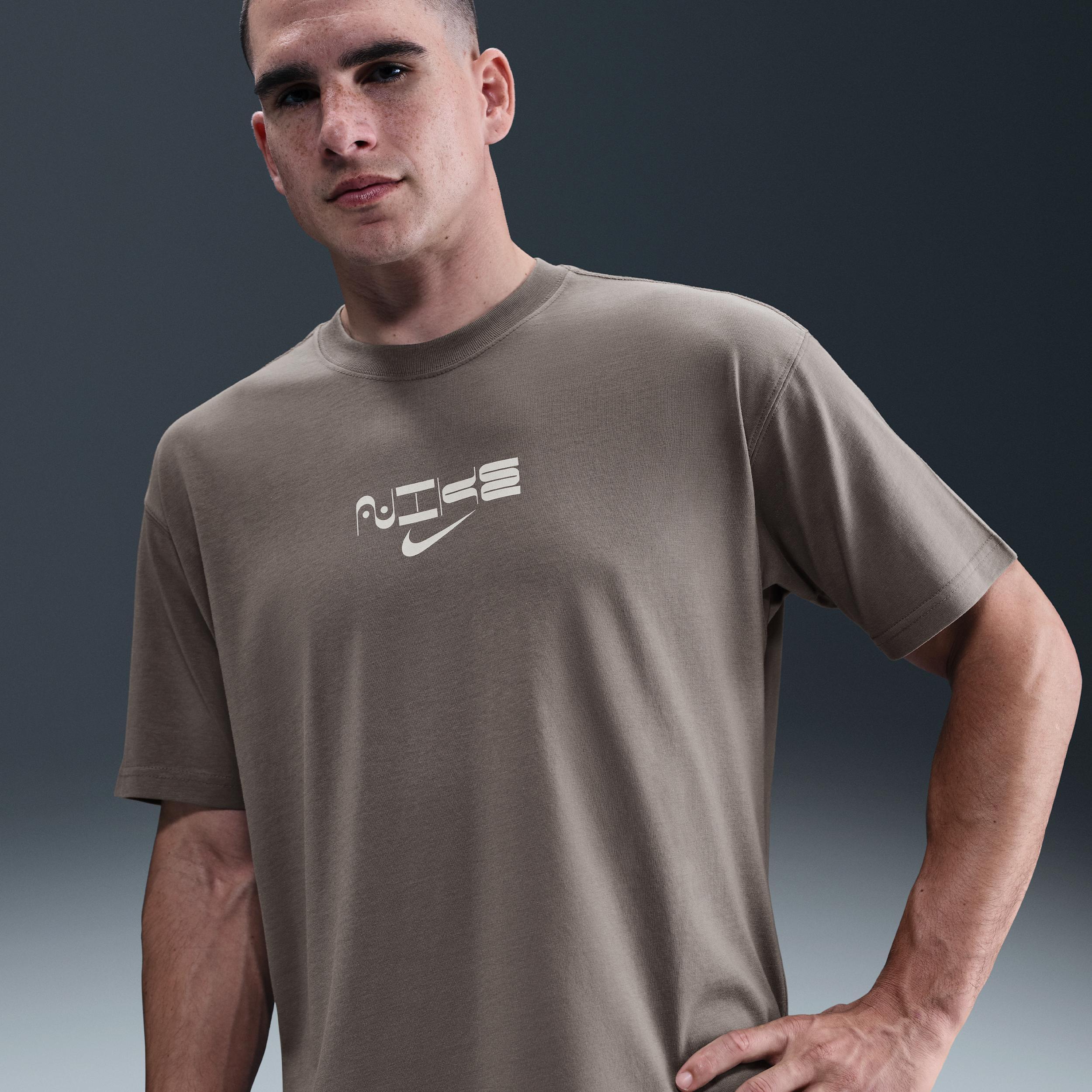 Nike Sportswear Men's Max90 T-Shirt Product Image