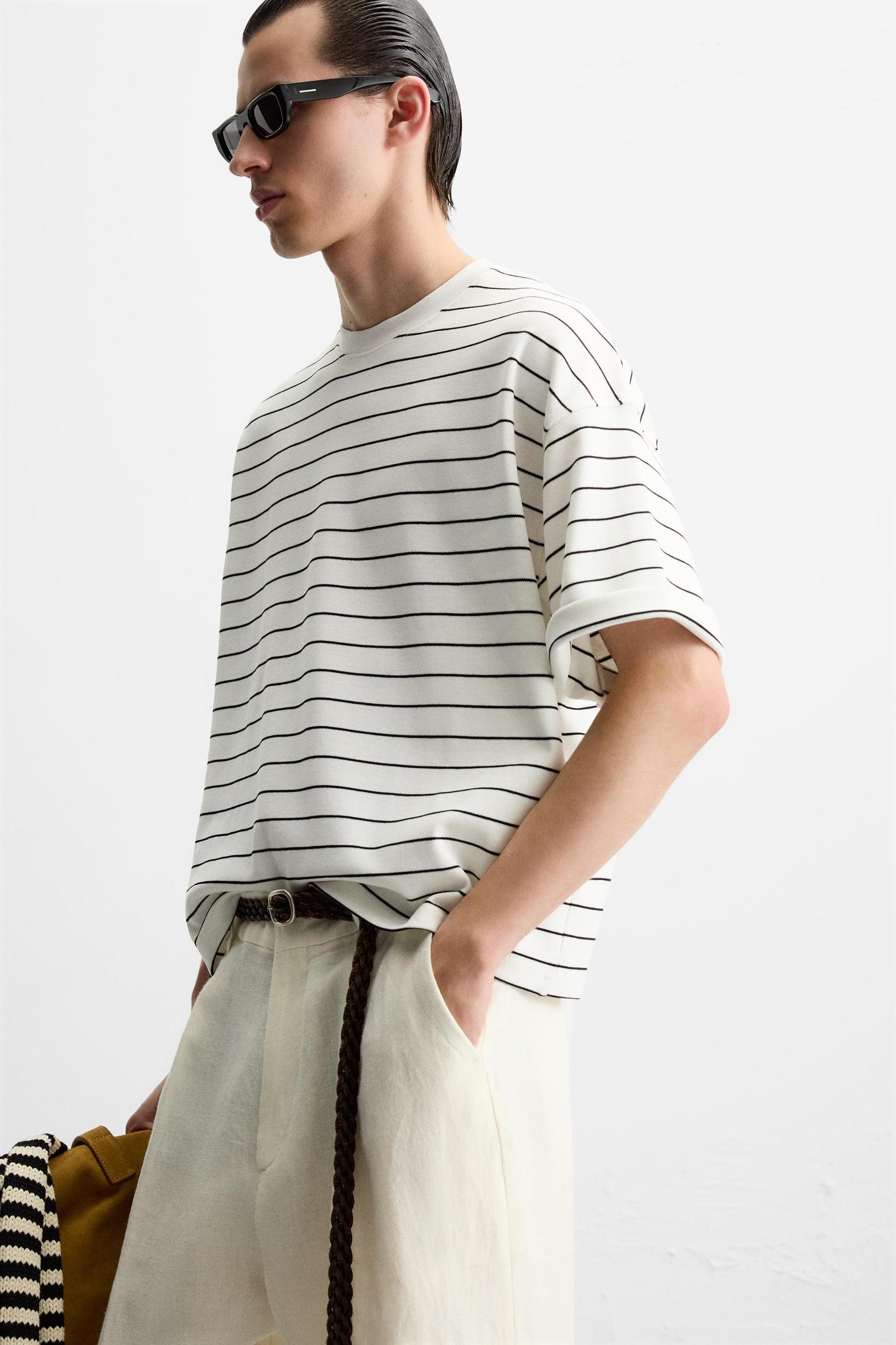 STRIPED BOXY FIT T-SHIRT Product Image