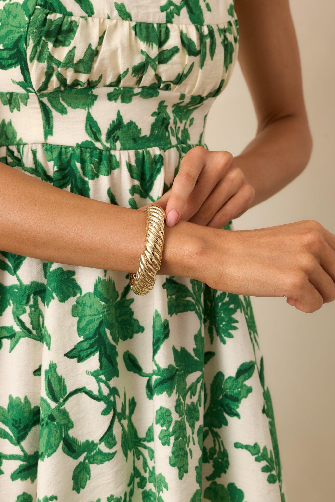 Beneath The Wind Gold Twisted Bracelet Product Image