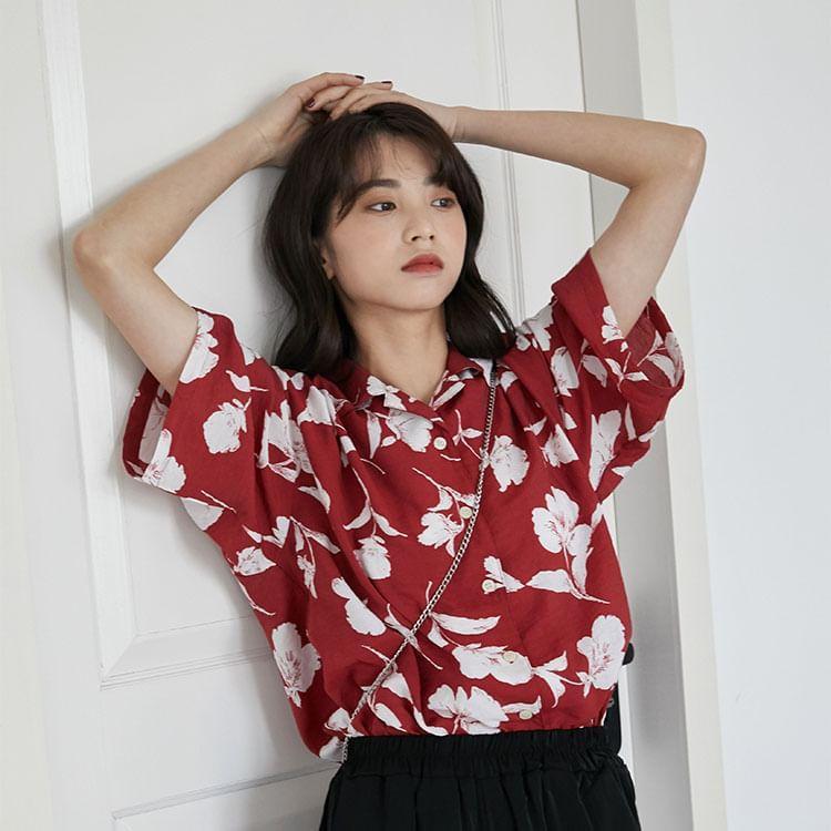 Short Sleeve Collared Floral Print Shirt Product Image