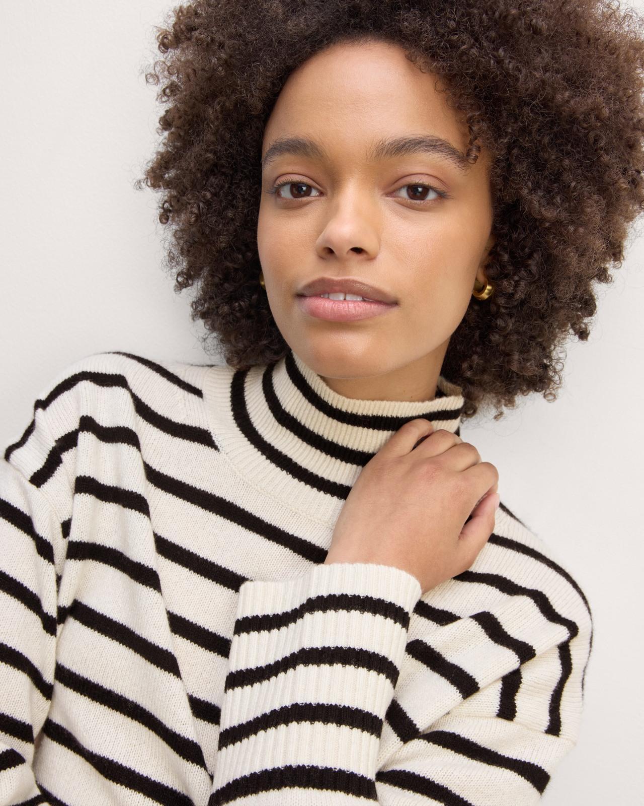 The Boxy Turtleneck in Cashmere Product Image