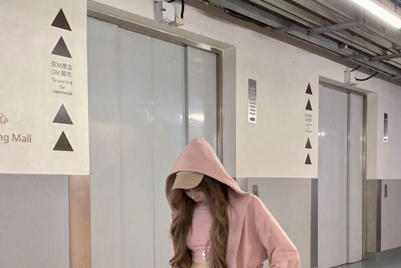 Mock-Neck Crop T-Shirt / Oversized Hooded Jacket / Drawcord Wide-Leg Sweatpants Product Image