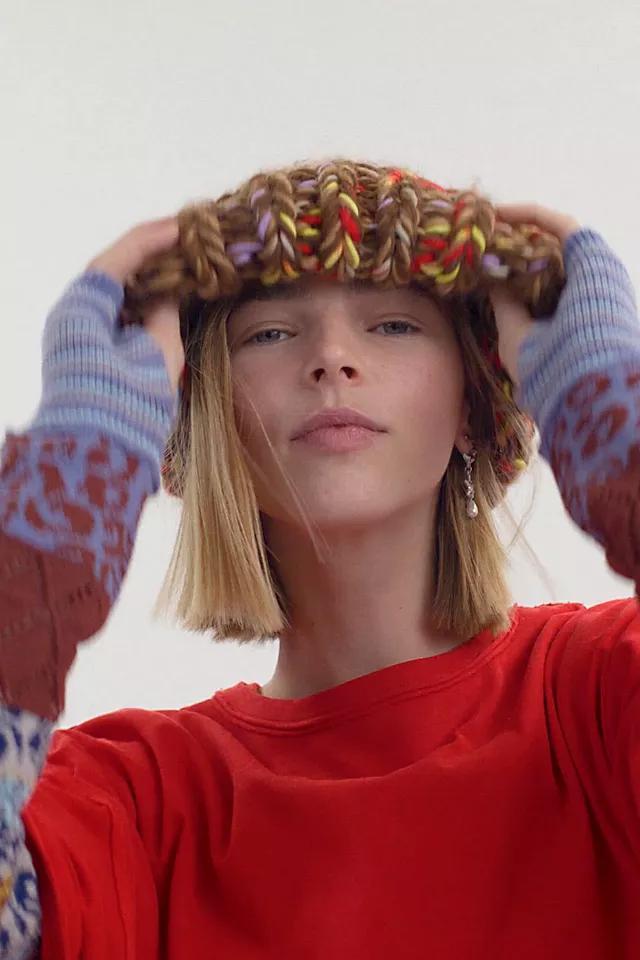 Tide Knit Pom Beanie Product Image