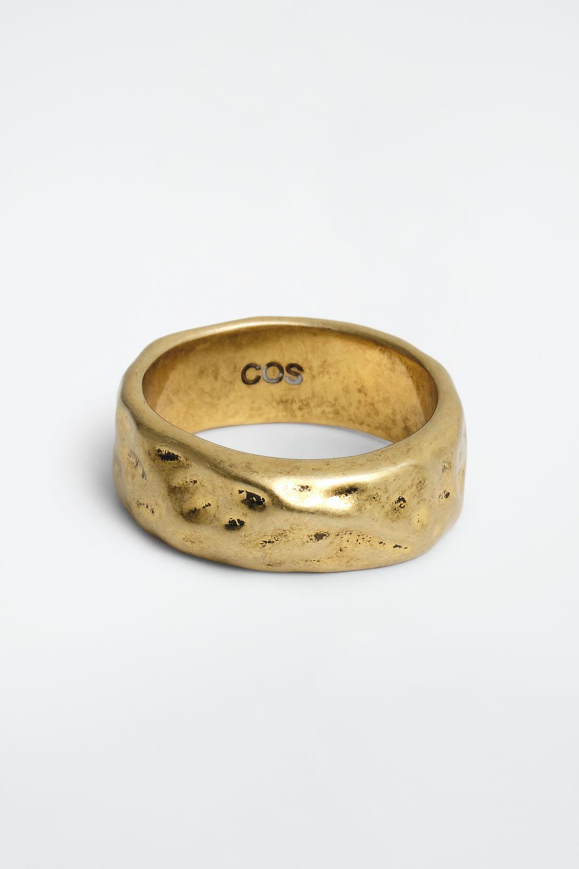 HAMMERED CHUNKY RING Product Image