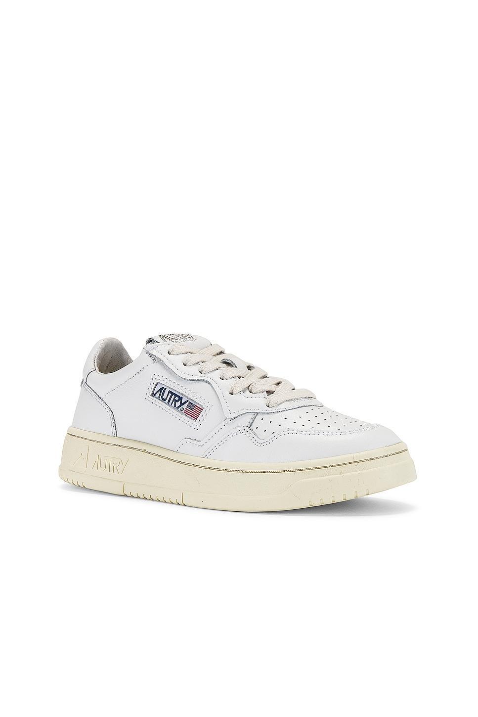 01 Low Sneaker Autry Product Image