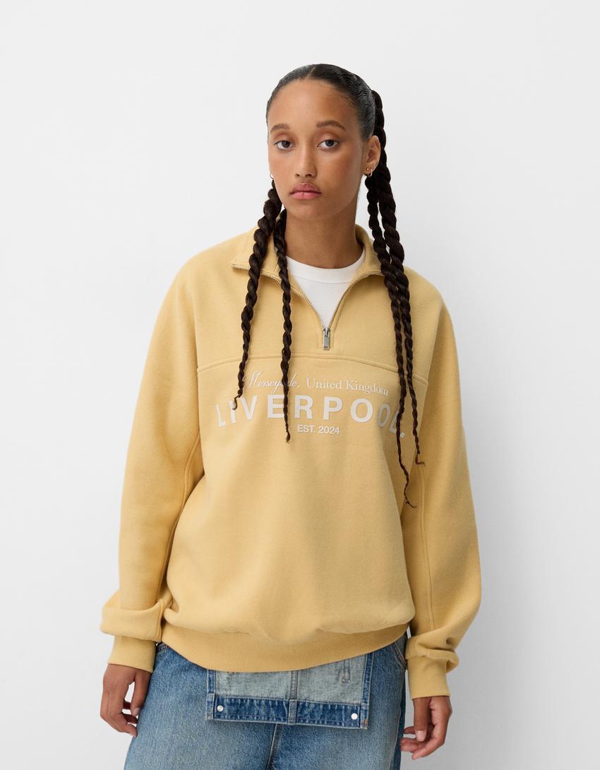 Printed sweatshirt with zipper Product Image