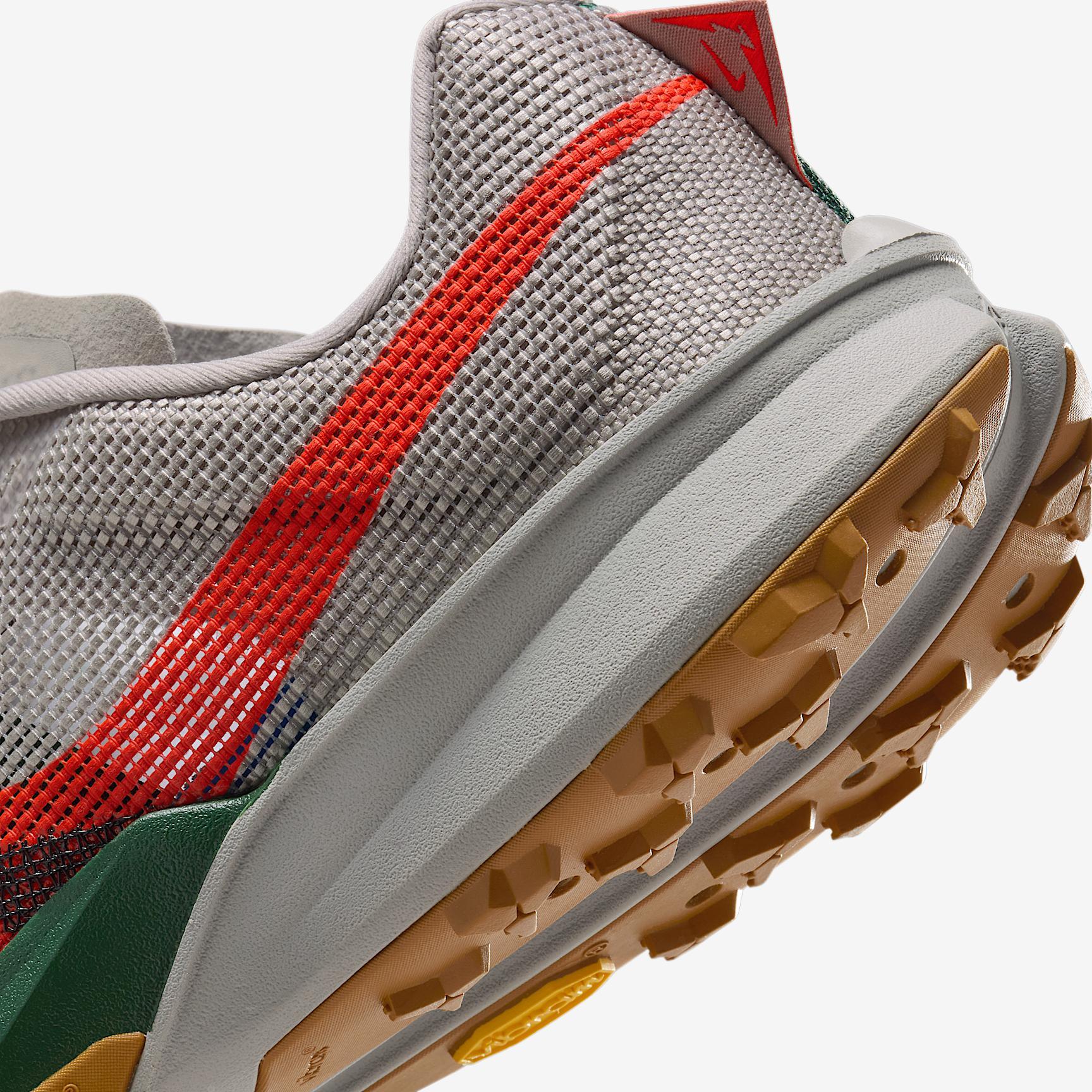 Nike Men's Kiger 10 Trail Running Shoes Product Image
