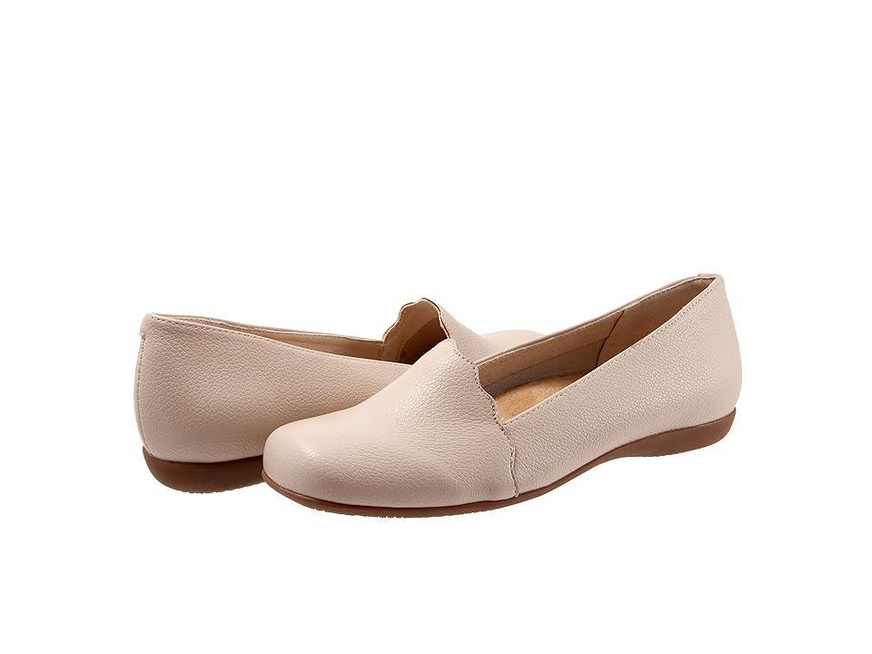 Trotters Sage Patent Scalloped Detail Slip Product Image