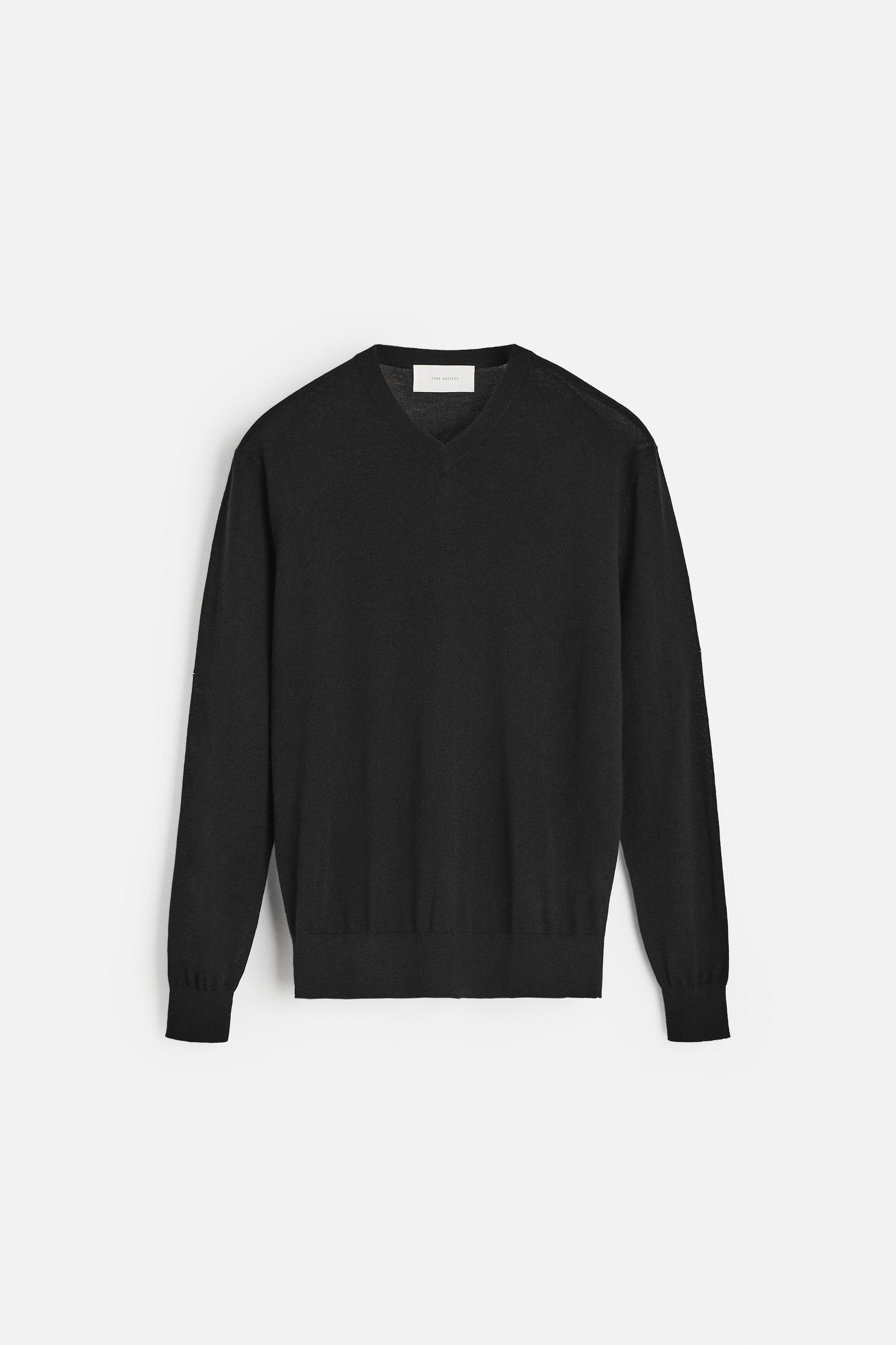 LIGHTWEIGHT WOOL AND CASHMERE BLEND V-NECK SWEATER Product Image