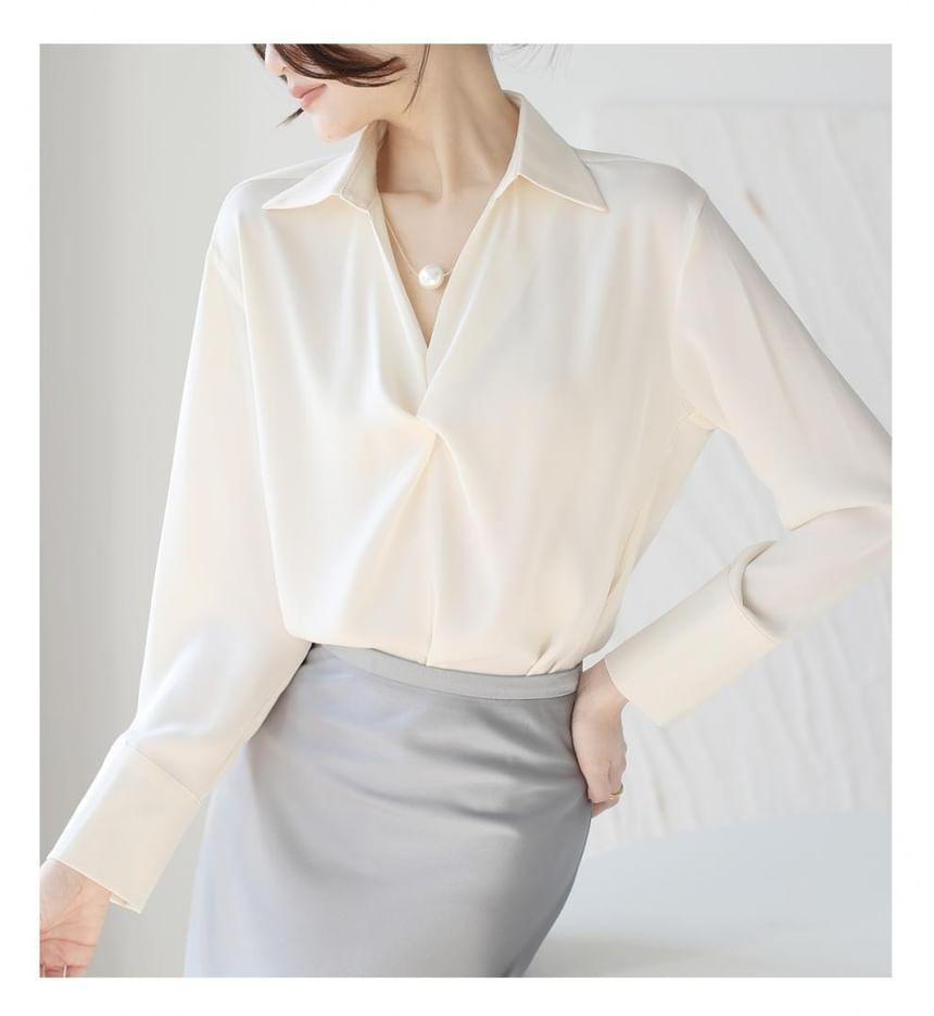 Long-Sleeve V-Neck Plain Twist Faux Pearl Chain Accent Blouse Product Image
