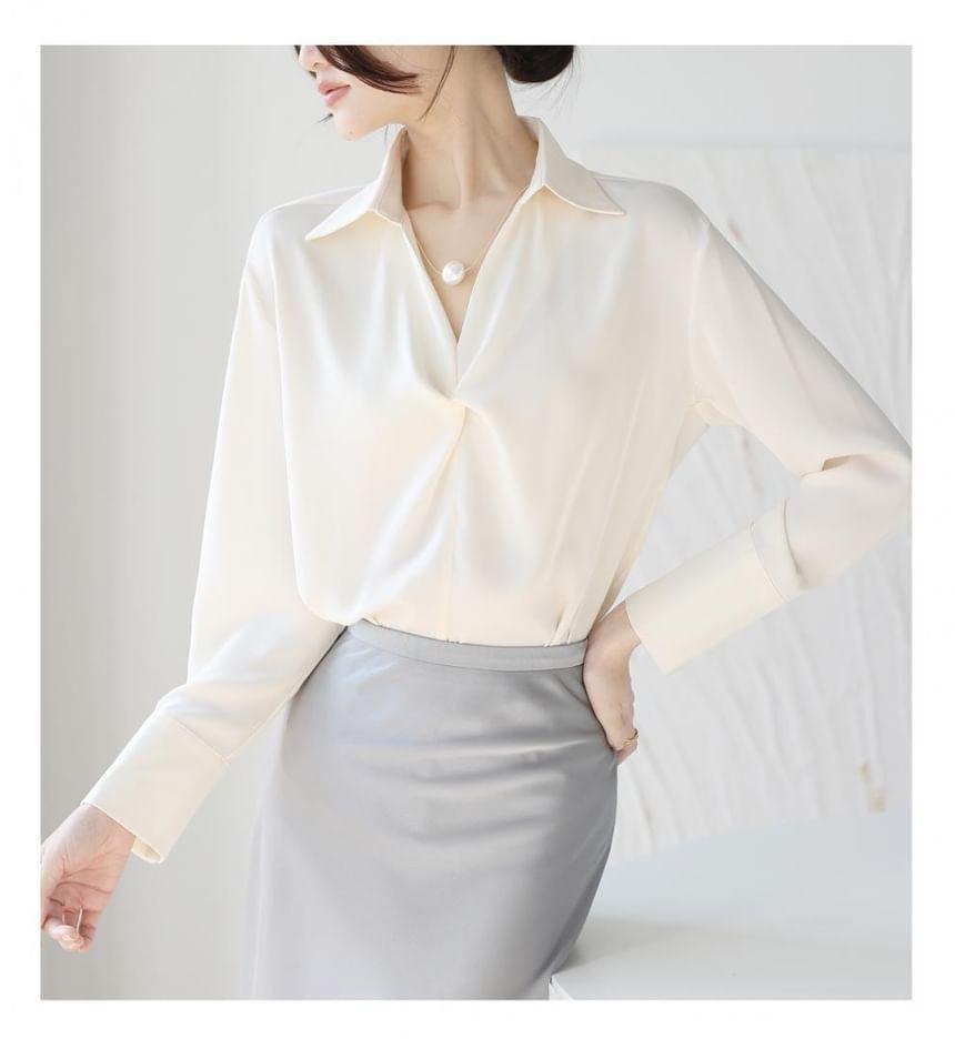 Long-Sleeve V-Neck Plain Twist Faux Pearl Chain Accent Blouse Product Image
