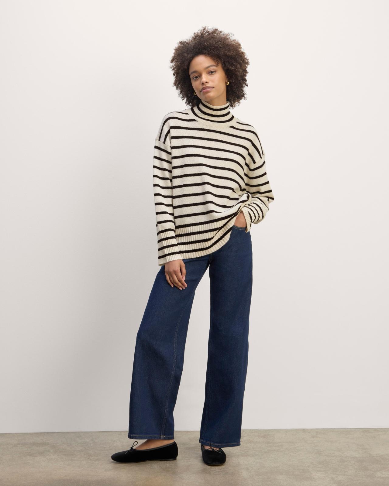 The Boxy Turtleneck in Cashmere Product Image