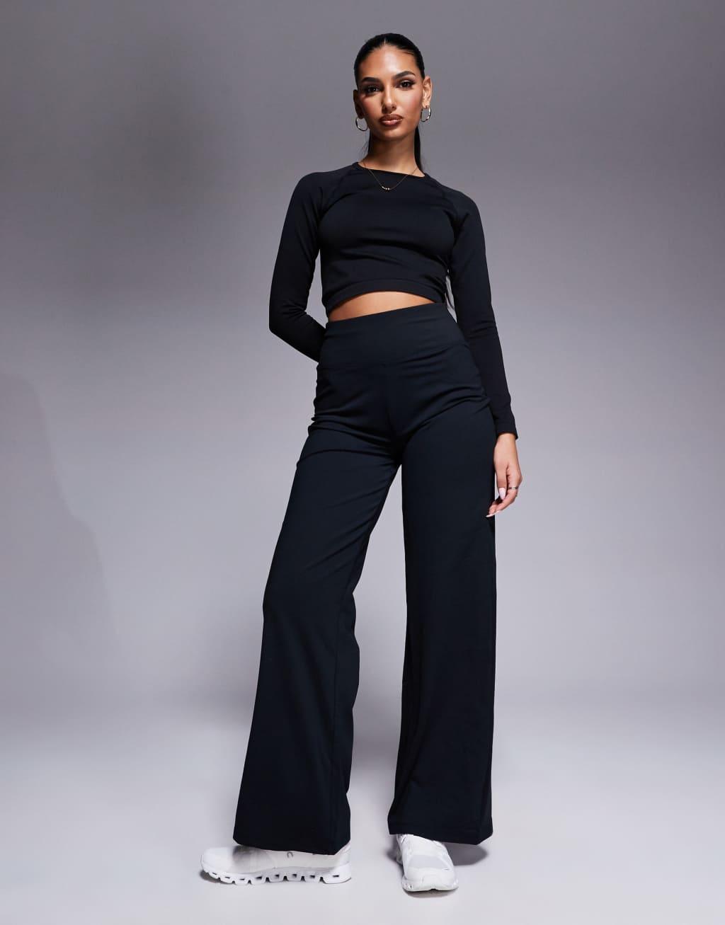 4505 Icon soft touch dance pants in black  Product Image