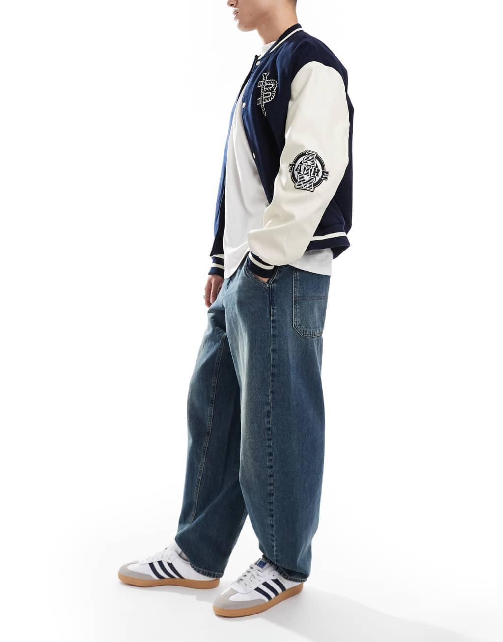 Pull&Bear balloon fit seam detail jeans in mid blue Product Image
