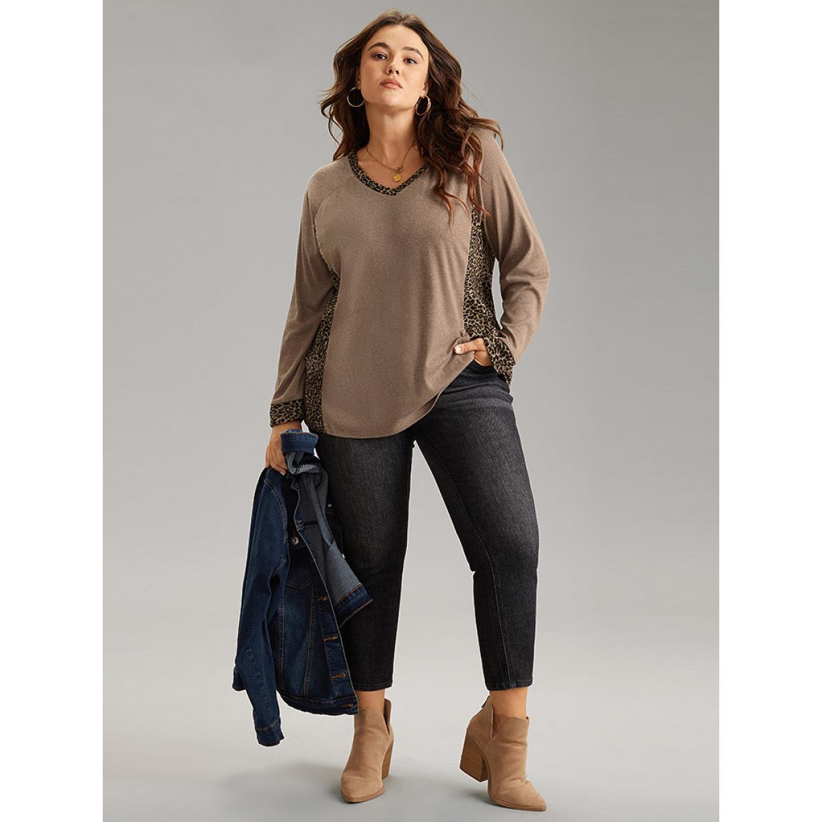 Plus Size Leopard Patchwork V Neck Raglan Sleeve T-shirt LightBrown Women Casual Contrast Leopard V-neck Dailywear T-shirts BloomChic 14-16/1X Product Image
