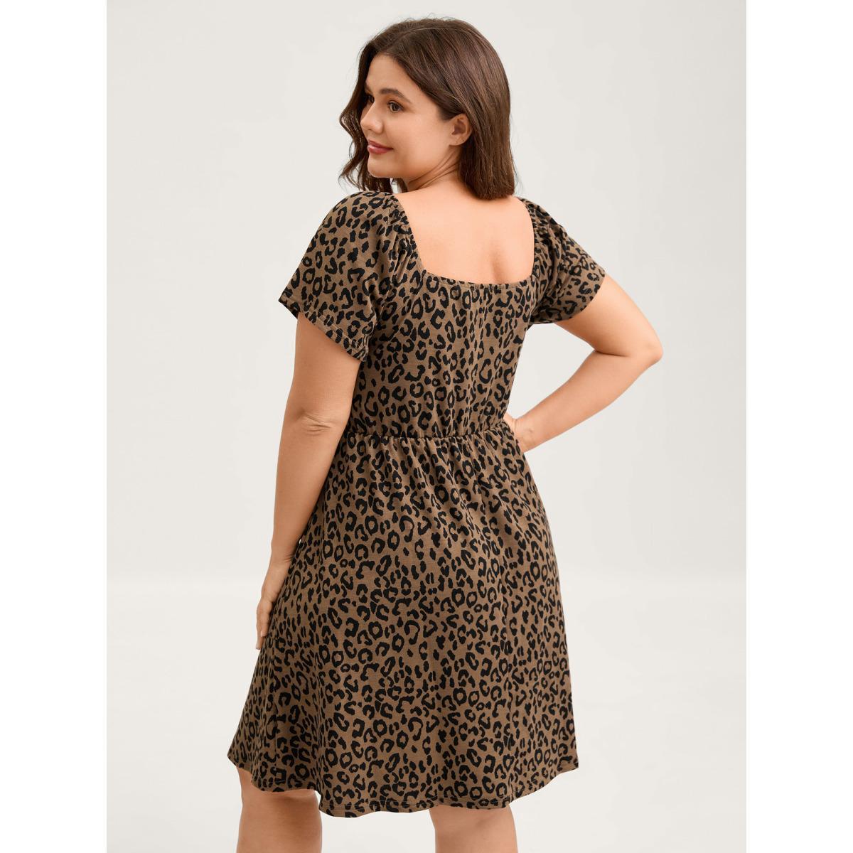Plus Size Leopard Print Sweetheart Knee-Length Dress Browncoffeecolor Women V-neck Short sleeve Curvy BloomChic 10/M Product Image