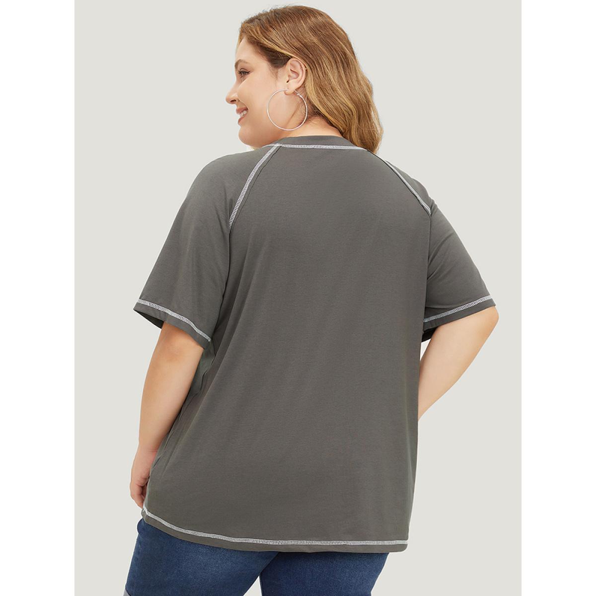 Plus Size Solid Contrast Stitch Raglan Sleeve Patched Pocket T-shirt DimGray Women Casual Stitch Plain Round Neck Dailywear T-shirts BloomChic 26/4X Product Image