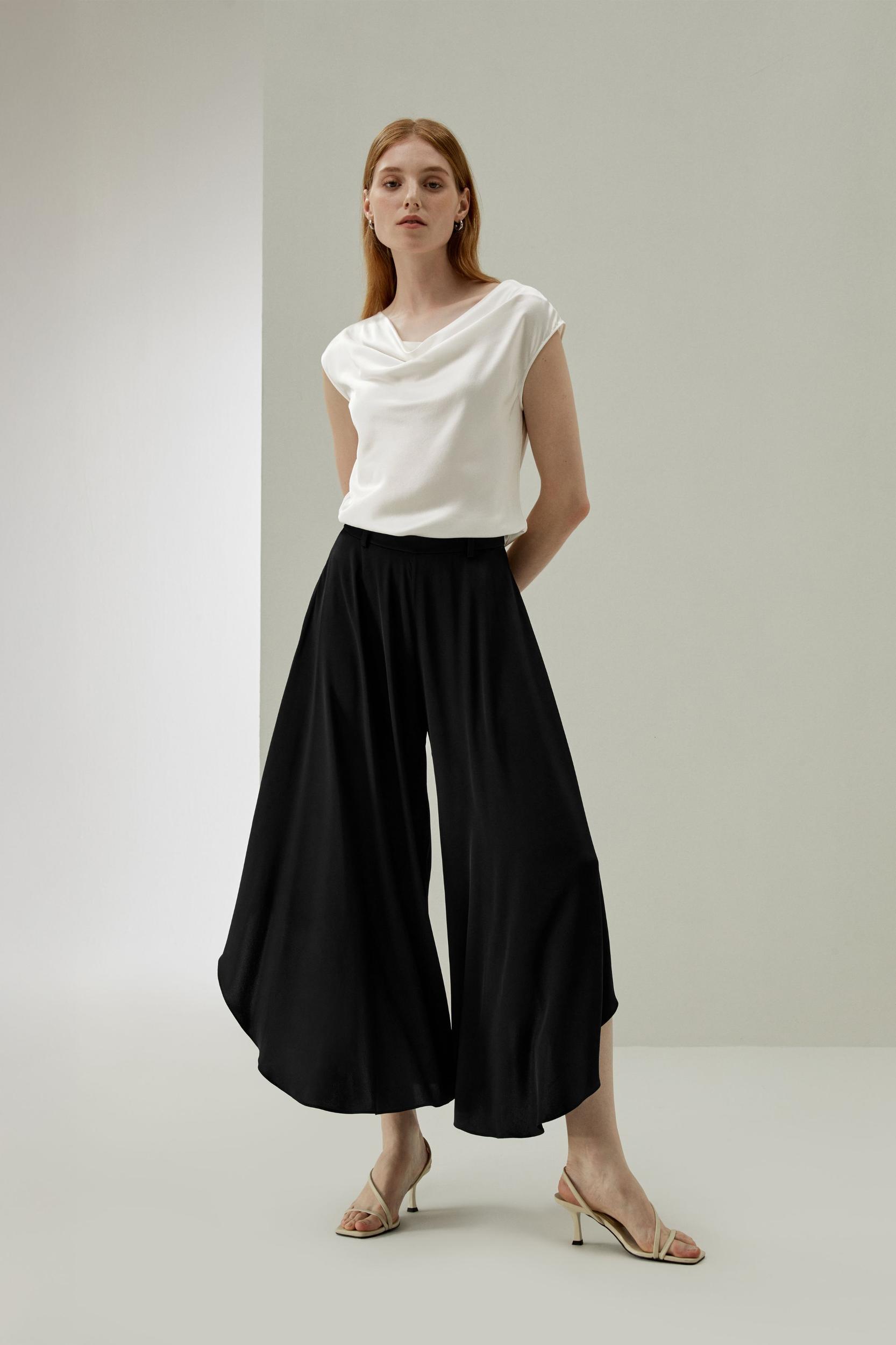 Wide-Legged Silk Fig Pants Product Image