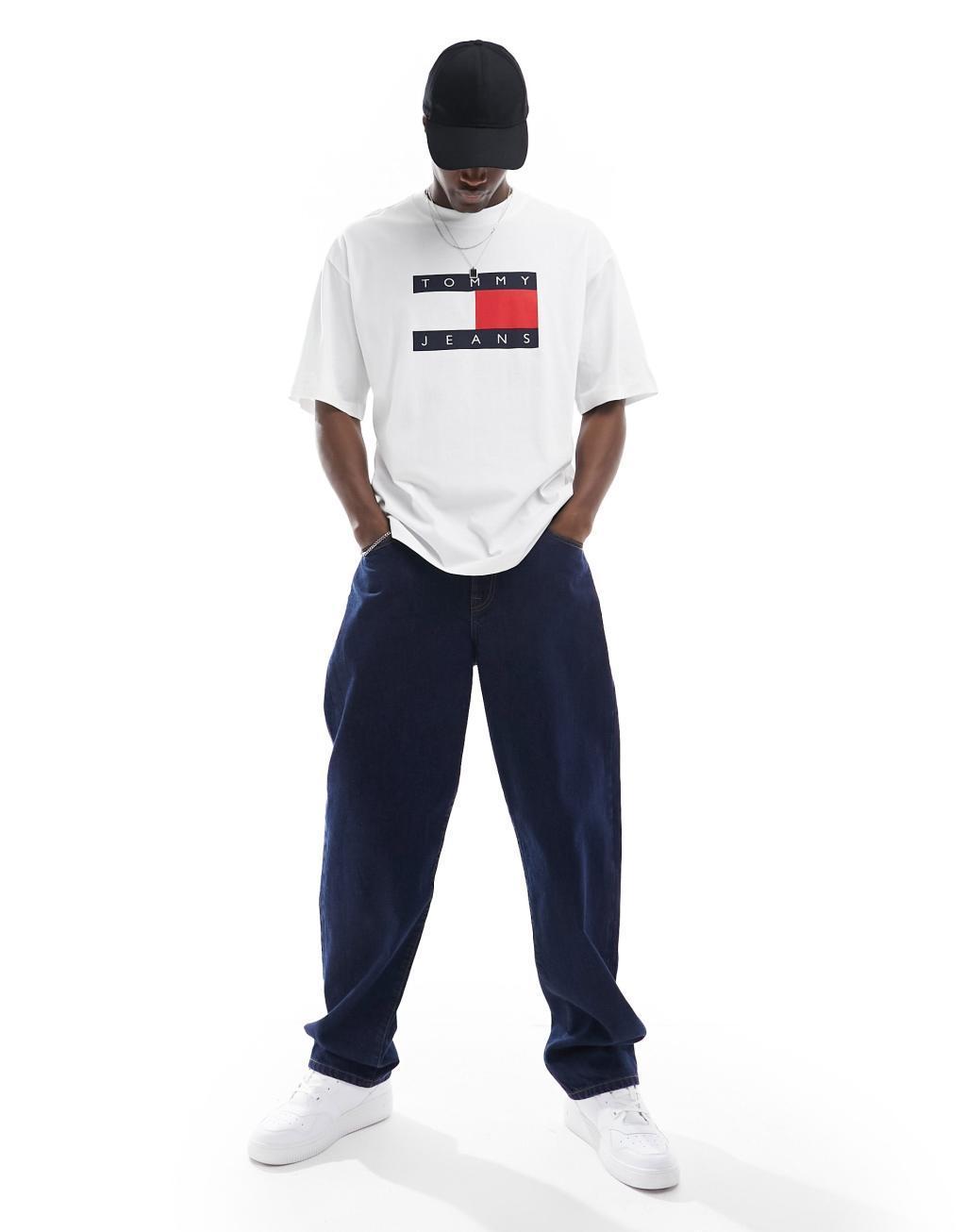 Tommy Jeans skate flag t-shirt in white Product Image