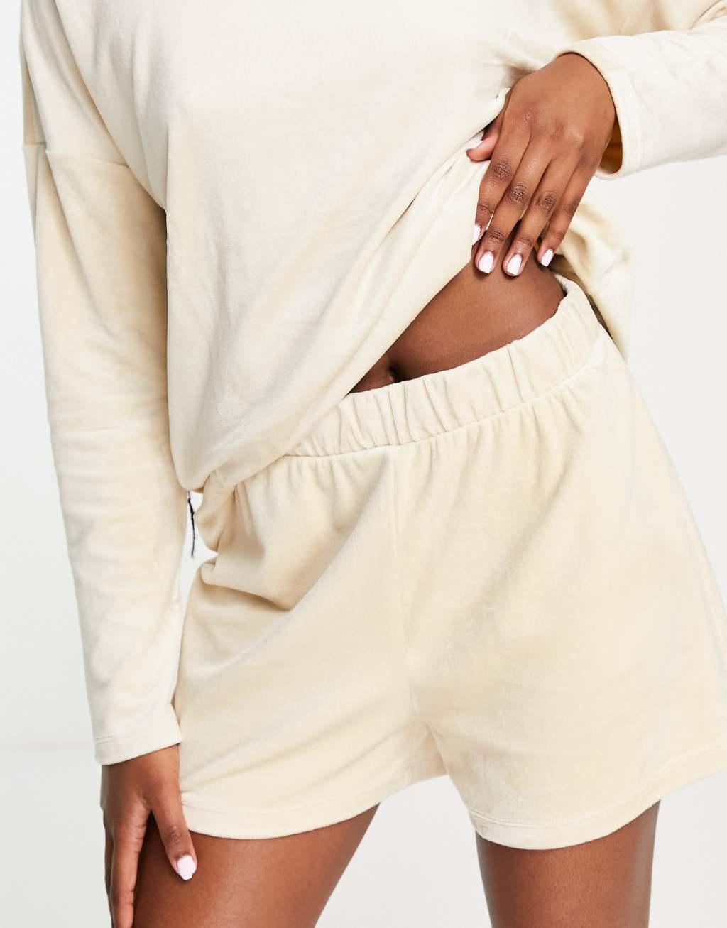 Vero Moda velour pajama set Product Image