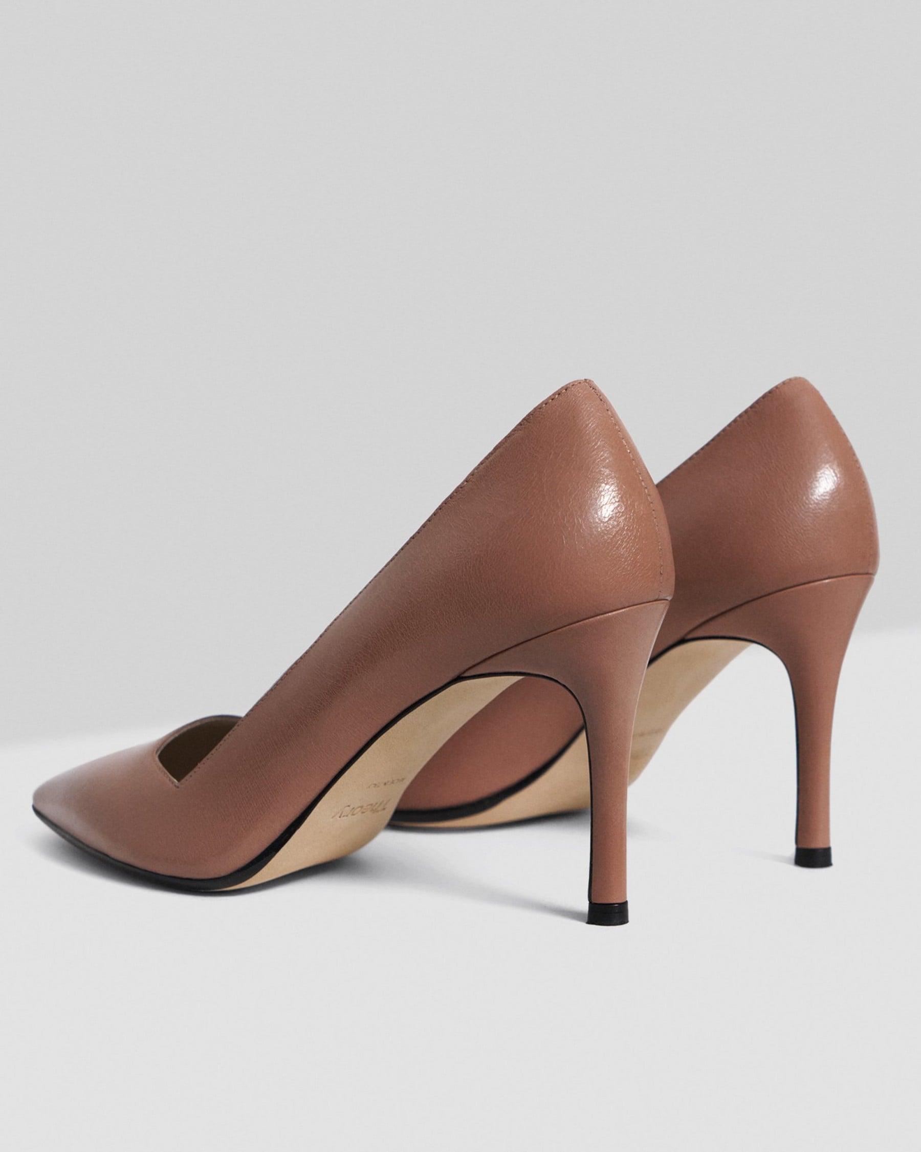Pump in Leather Product Image