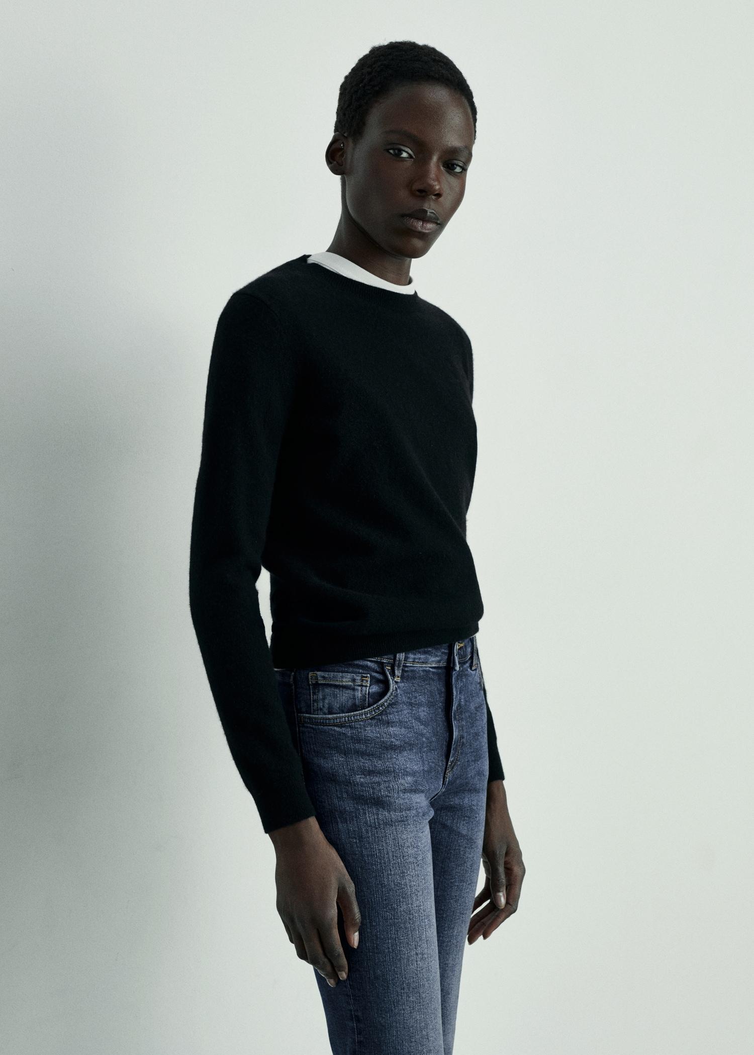 Low-rise flared jeans - Women | MANGO USA Product Image