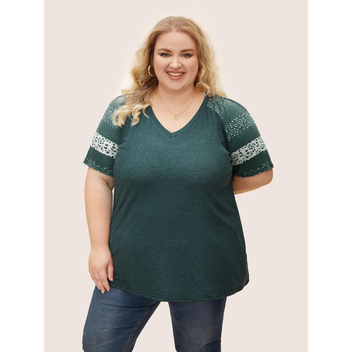 Plus Size Ditsy Floral Colorblock Contrast Raglan Sleeve T-shirt Green Women Casual Contrast Ditsy Floral V-neck Everyday T-shirts BloomChic 10/M Product Image