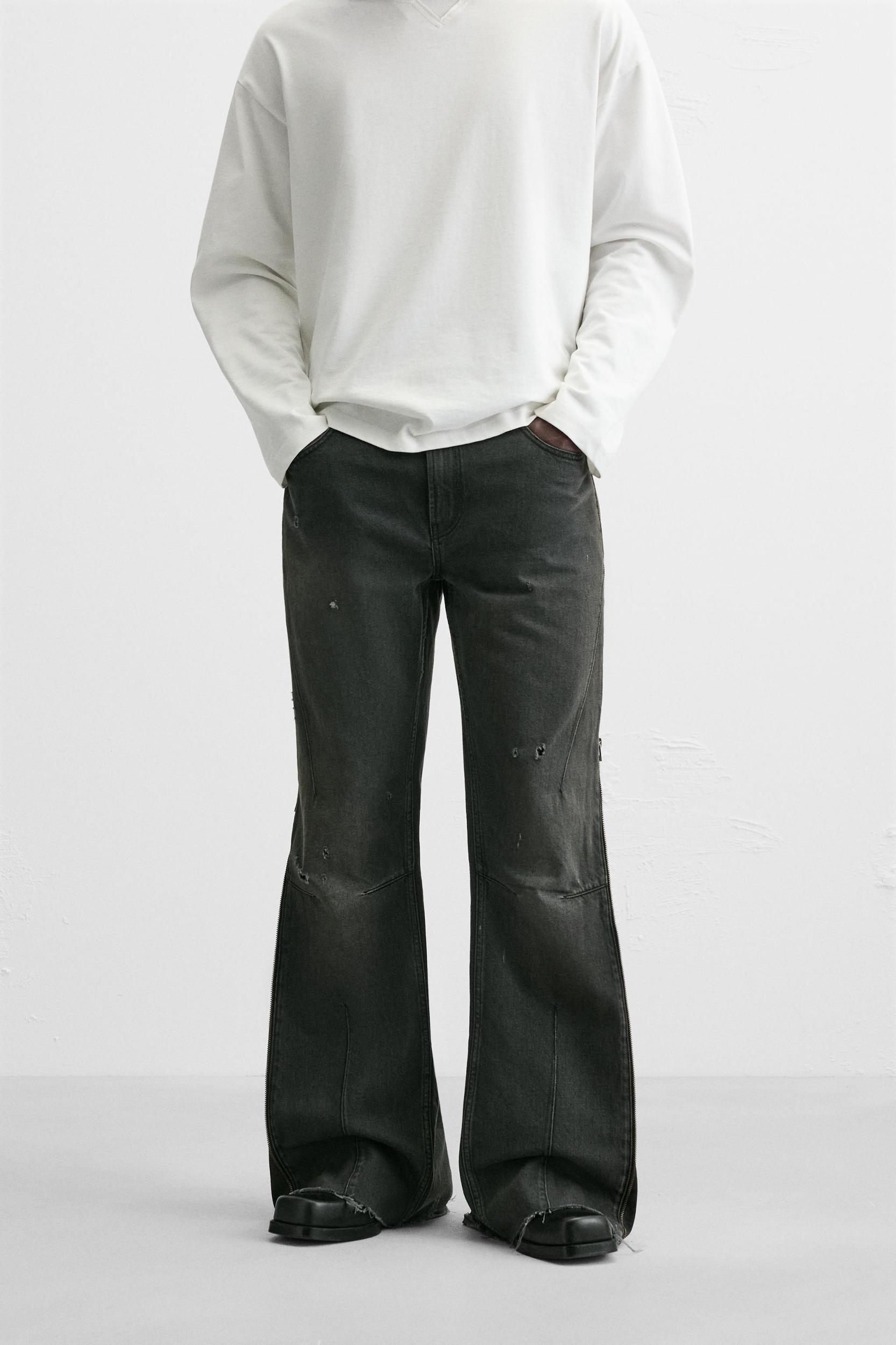 ZIPPERED FLARE FIT JEANS Product Image