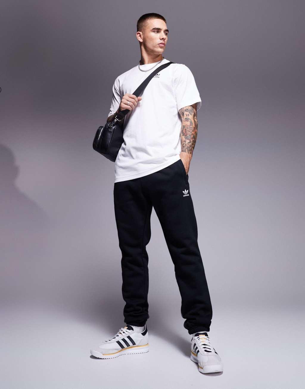 adidas Originals Essential T-shirt in white Product Image