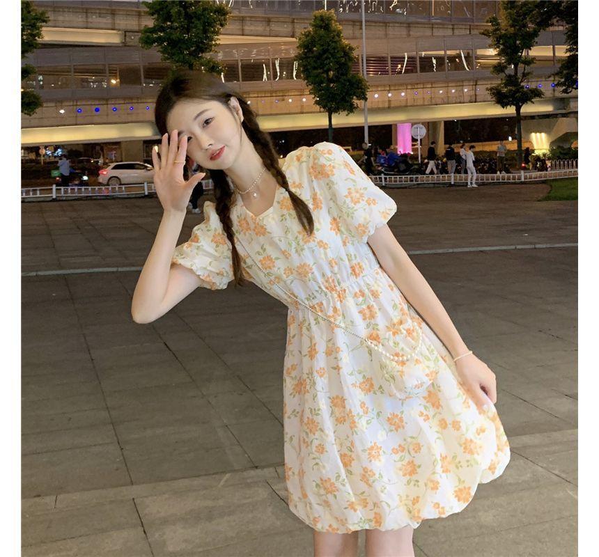 Set: Short-Sleeve Floral Dress + Crossbody Bag Product Image