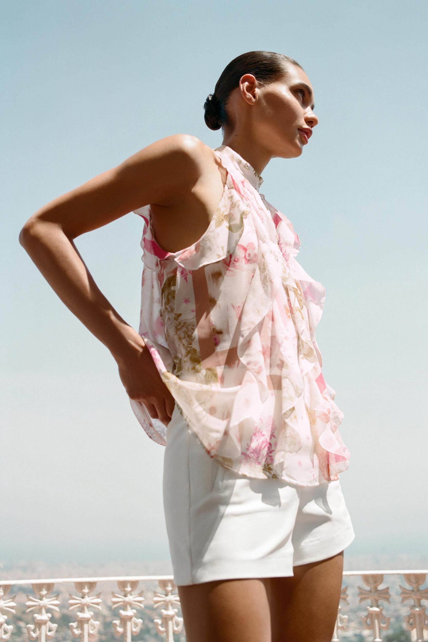 FLORAL PRINT RUFFLED TOP Product Image