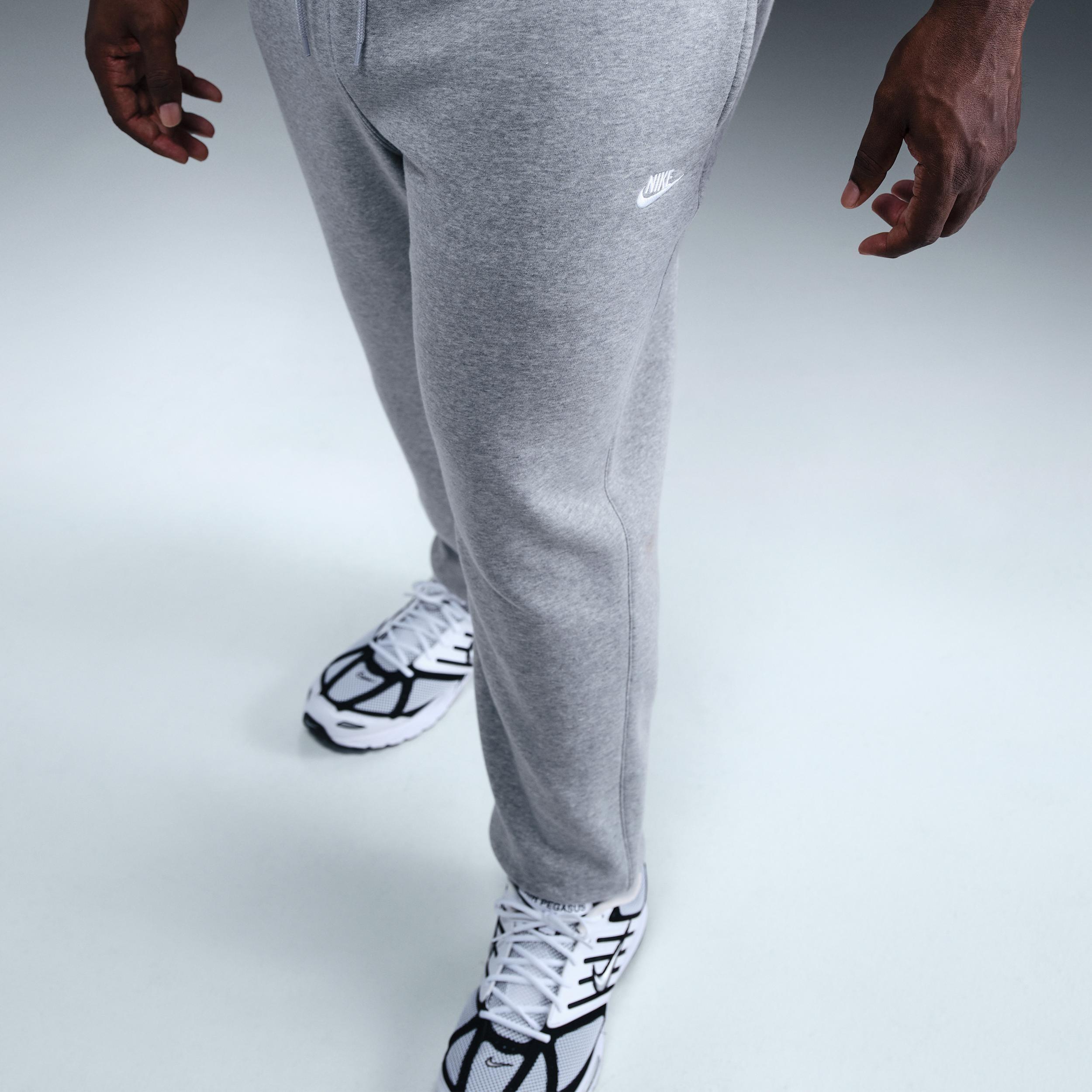 Nike Men's Club Jogger Pants Product Image