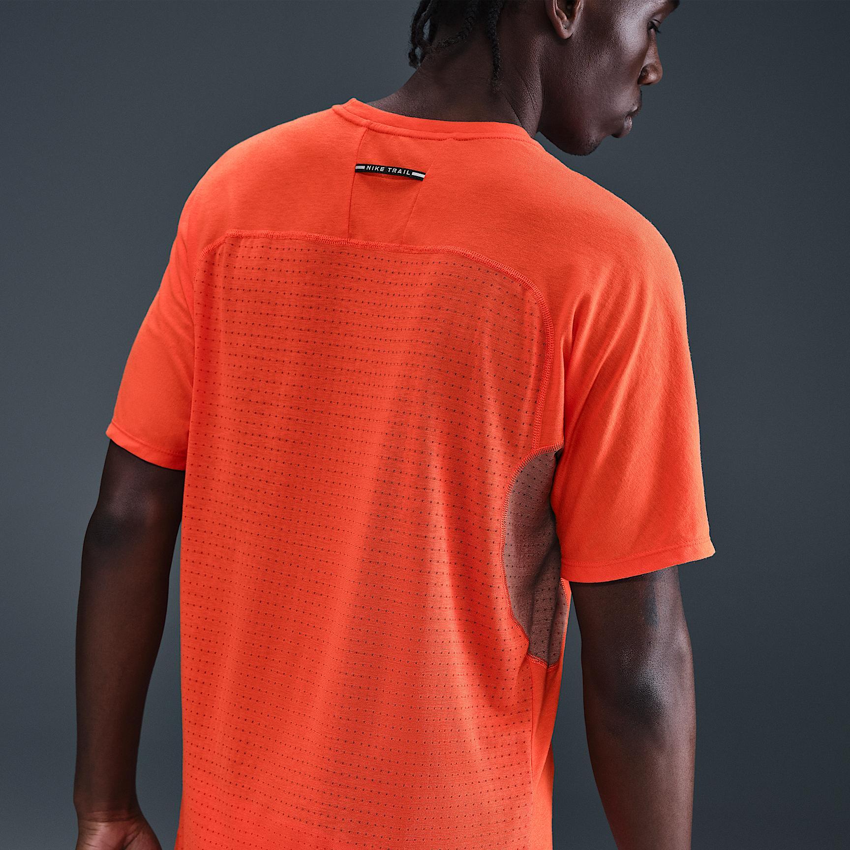 Nike Men's Solar Chase Dri-FIT ADV Short-Sleeve Running Top Product Image