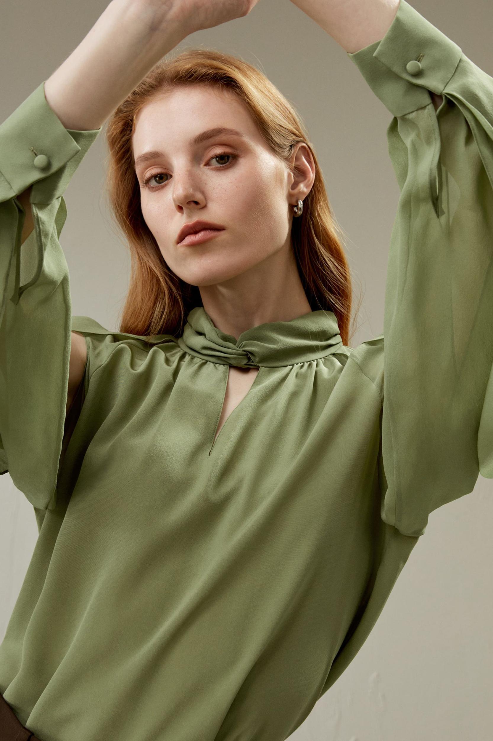 Side Slit Lantern Sleeve Blouse Product Image