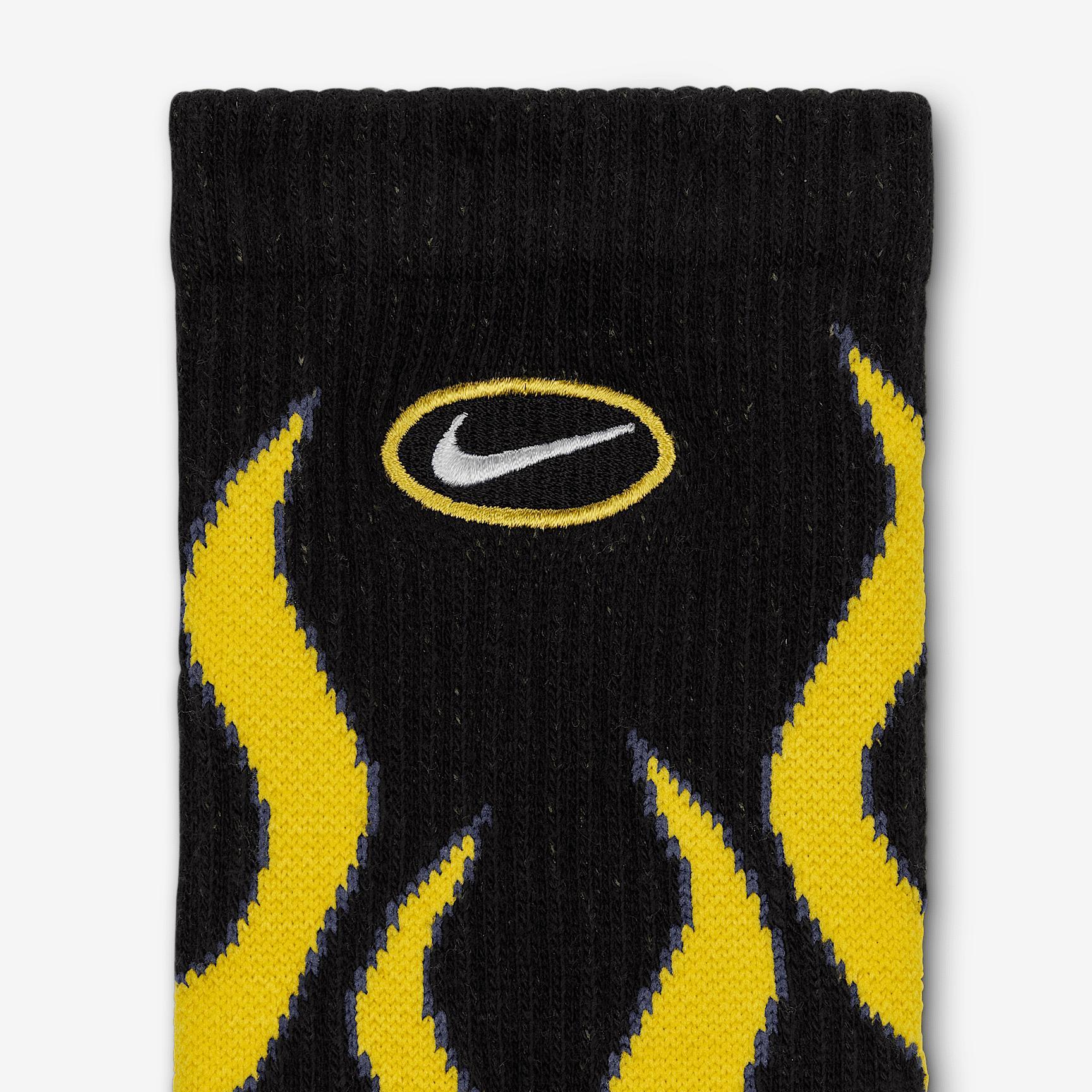 Nike Unisex Everyday Plus Cushioned Crew Socks (1 Pair) Product Image