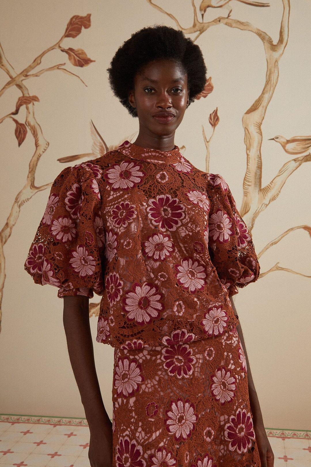Gigi Tapestry Guipure Blouse, GIGI TAPESTRY SAND / M Product Image