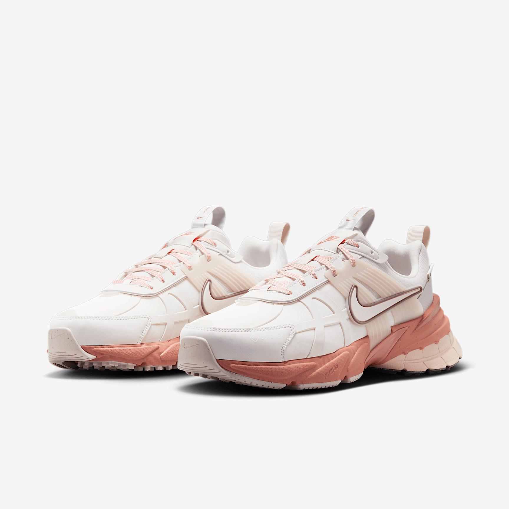 Nike Women's V2K Run GORE-TEX Waterproof Shoes Product Image