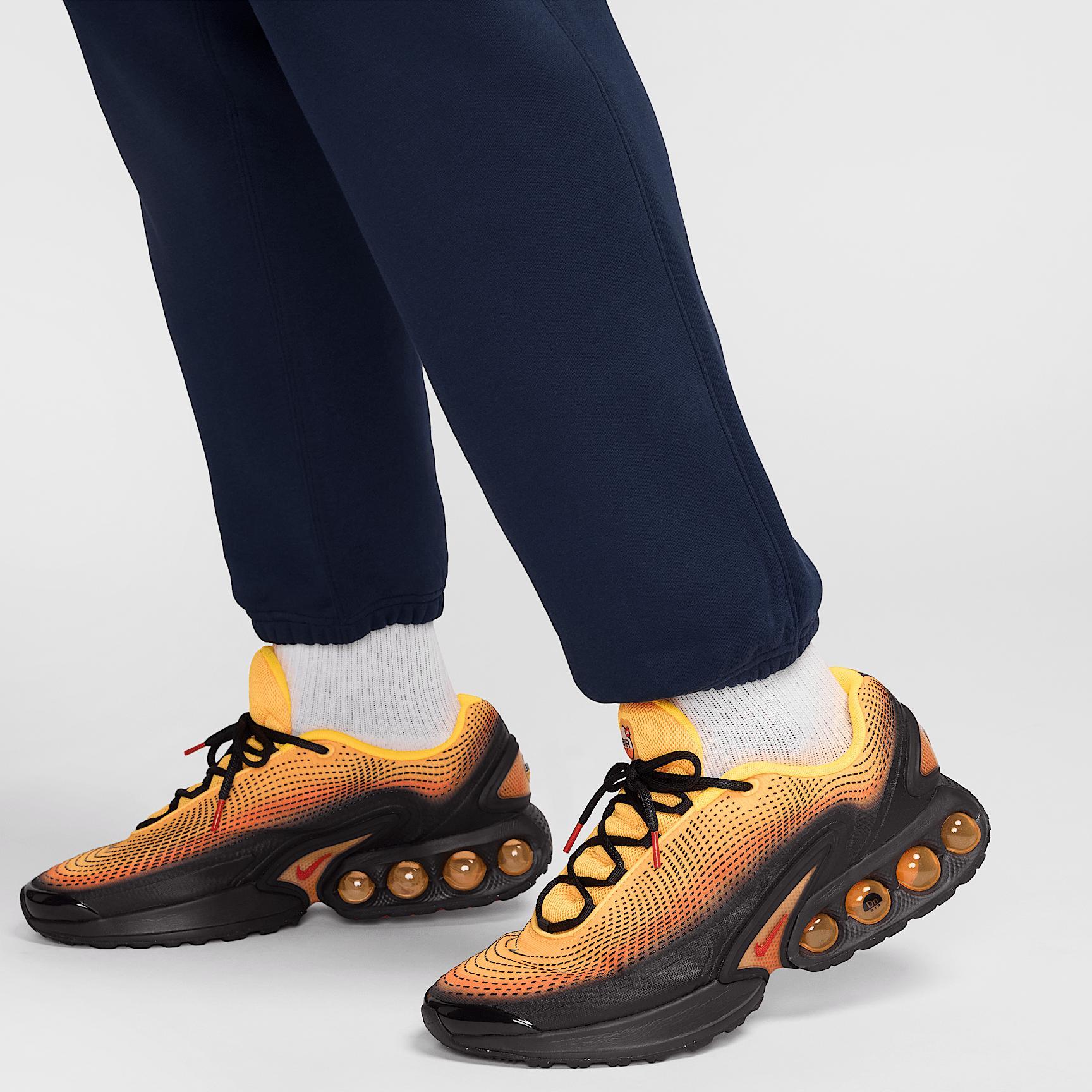 Nike Club Men's Fleece Pants Product Image