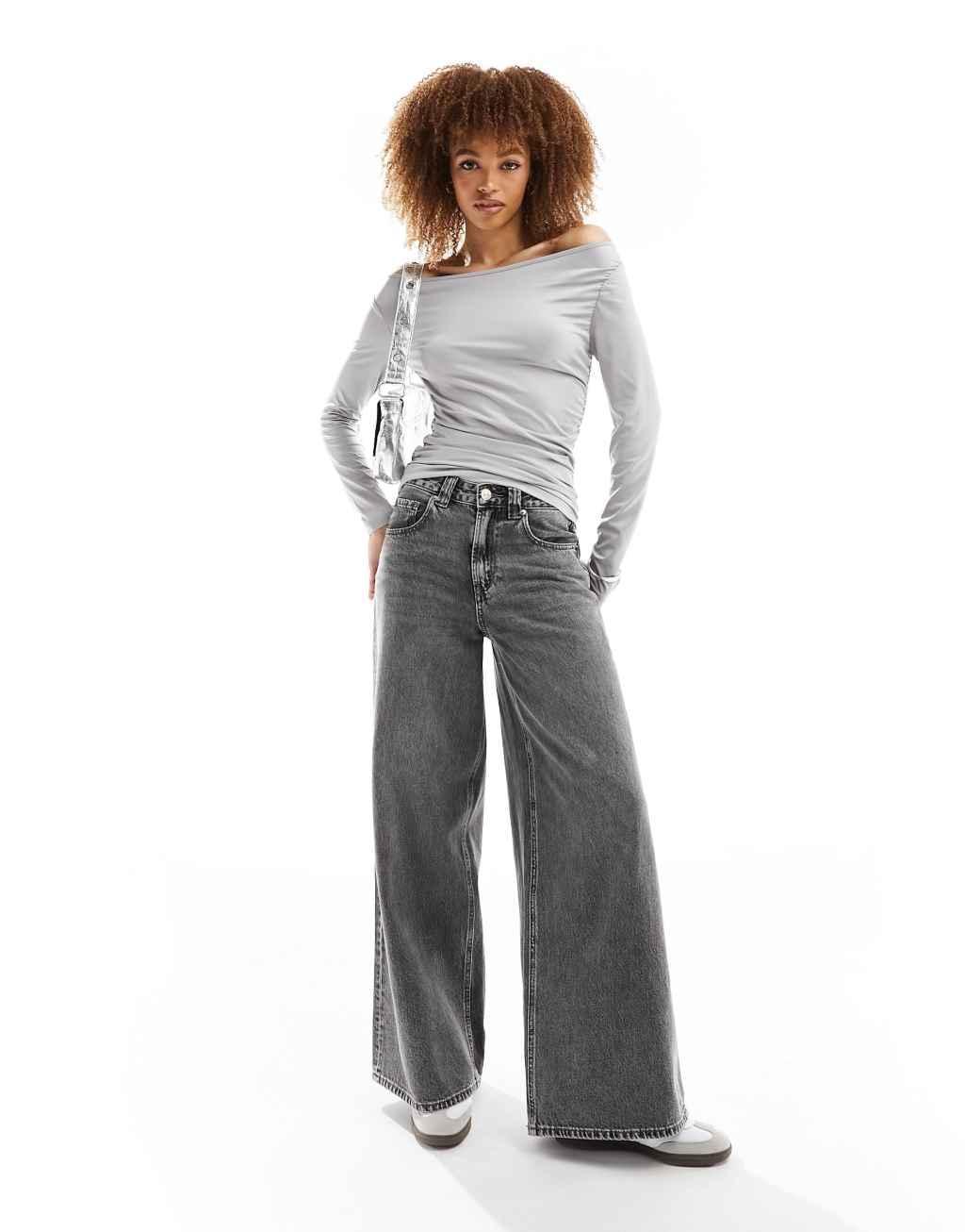 4th & Reckless asymmetric off shoulder top Product Image