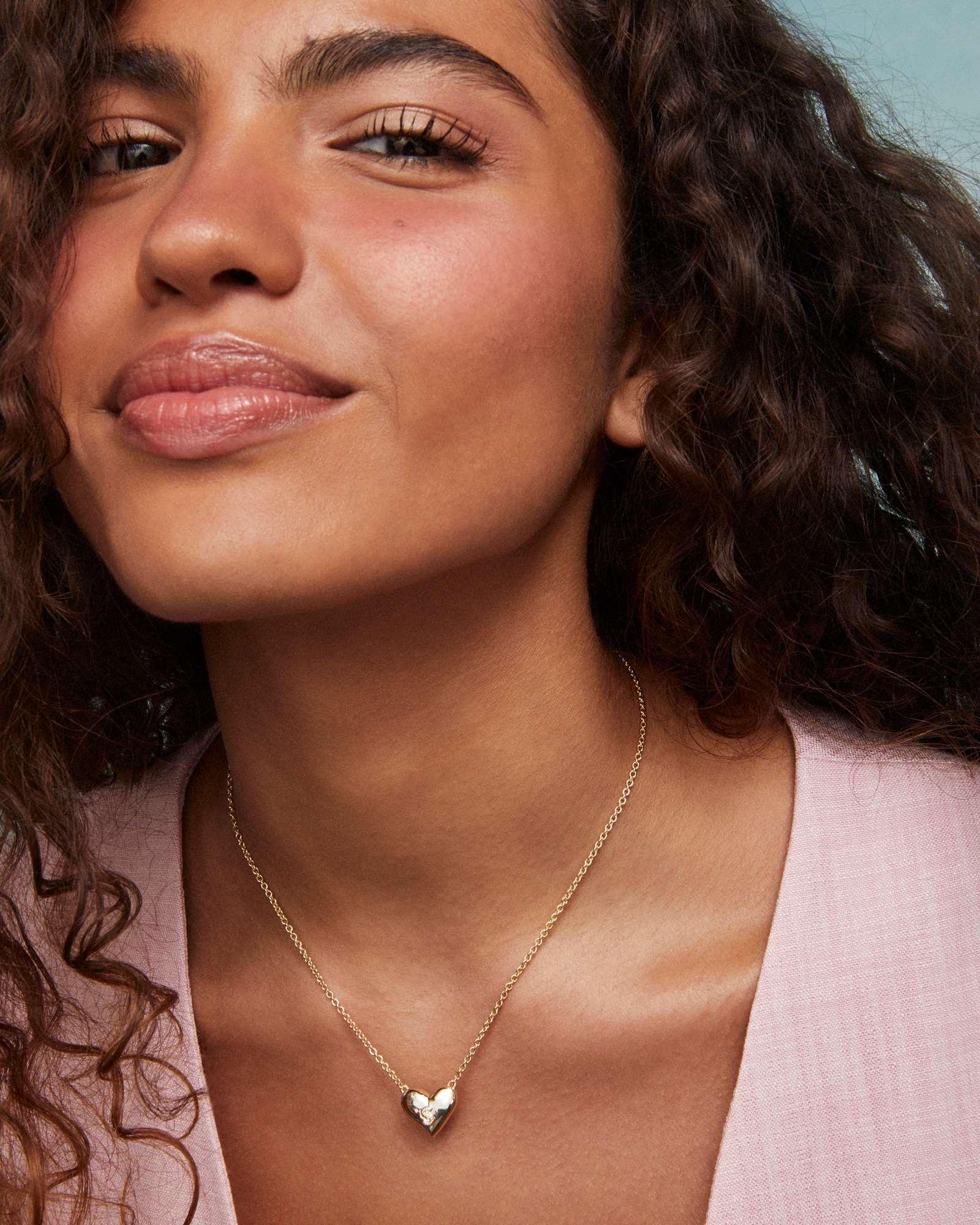 Ari Heart Letter G Gold Short Pendant Necklace Product Image